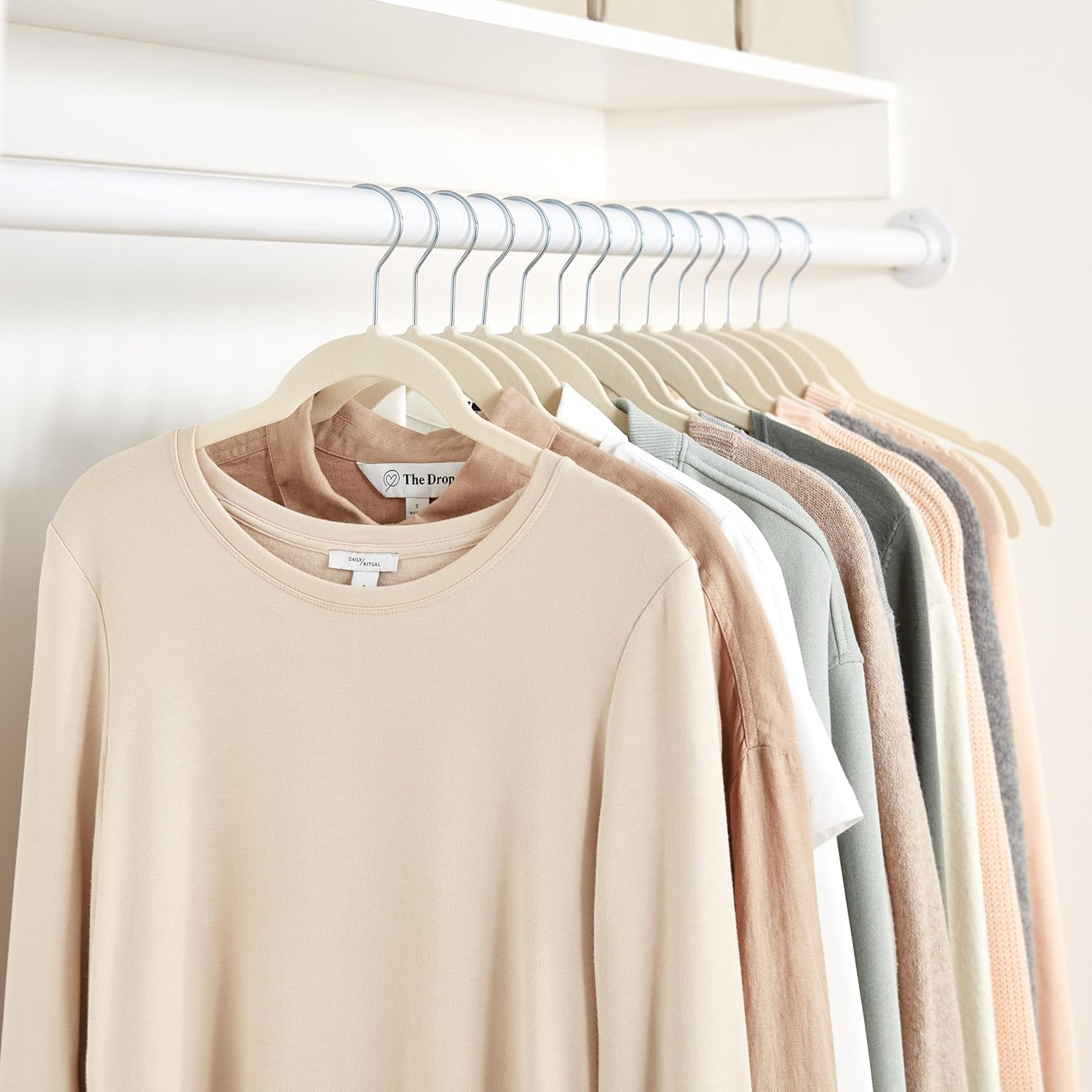 Grucce floccate, bianche, 41,5*22,9 cm, confezione da 50, grucce in plastica antiscivolo e anonime per guardaroba. - 4