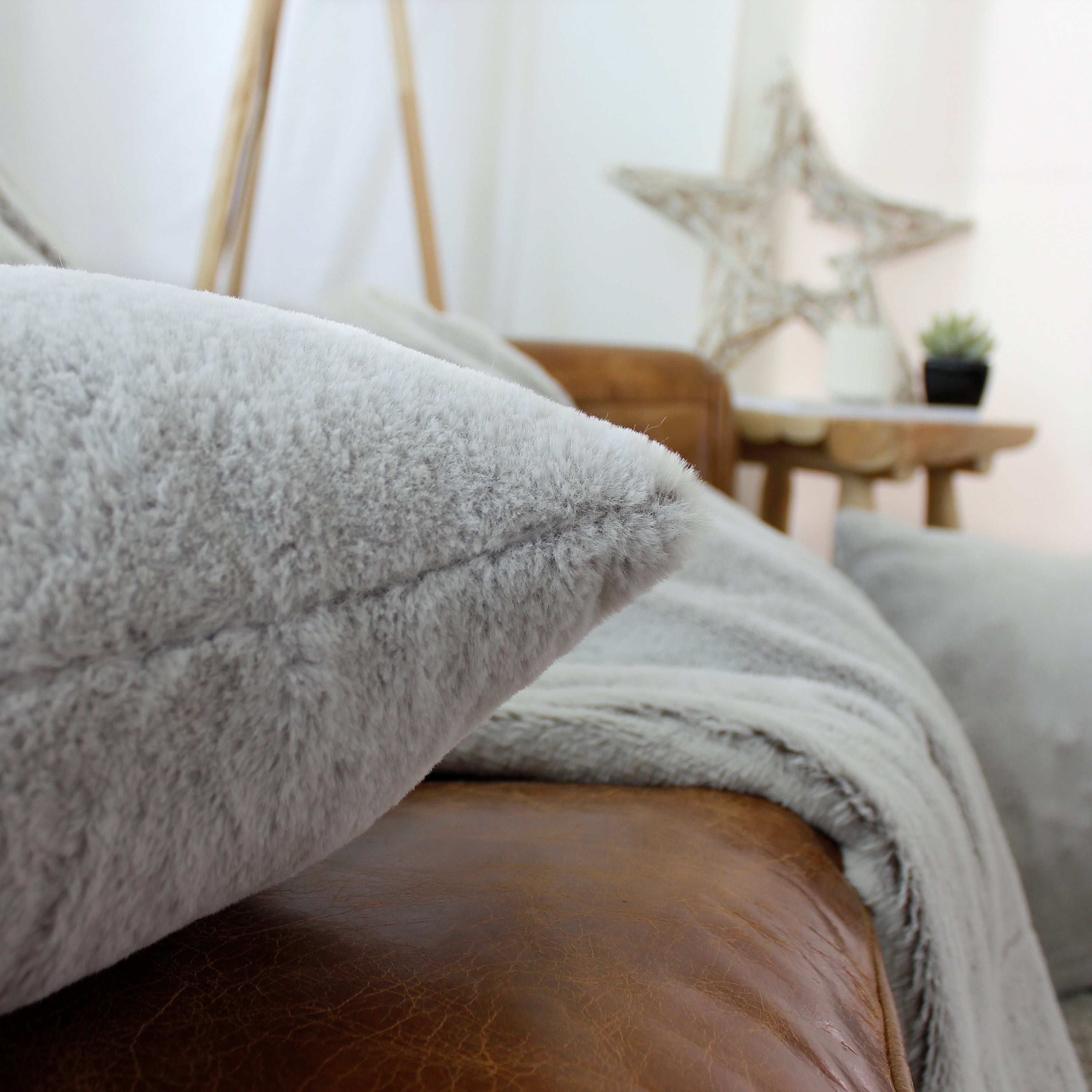 Lot Plaid + Coussin carré, fausse fourrure, Gris, Collection Rabbit, CMADECO - 3