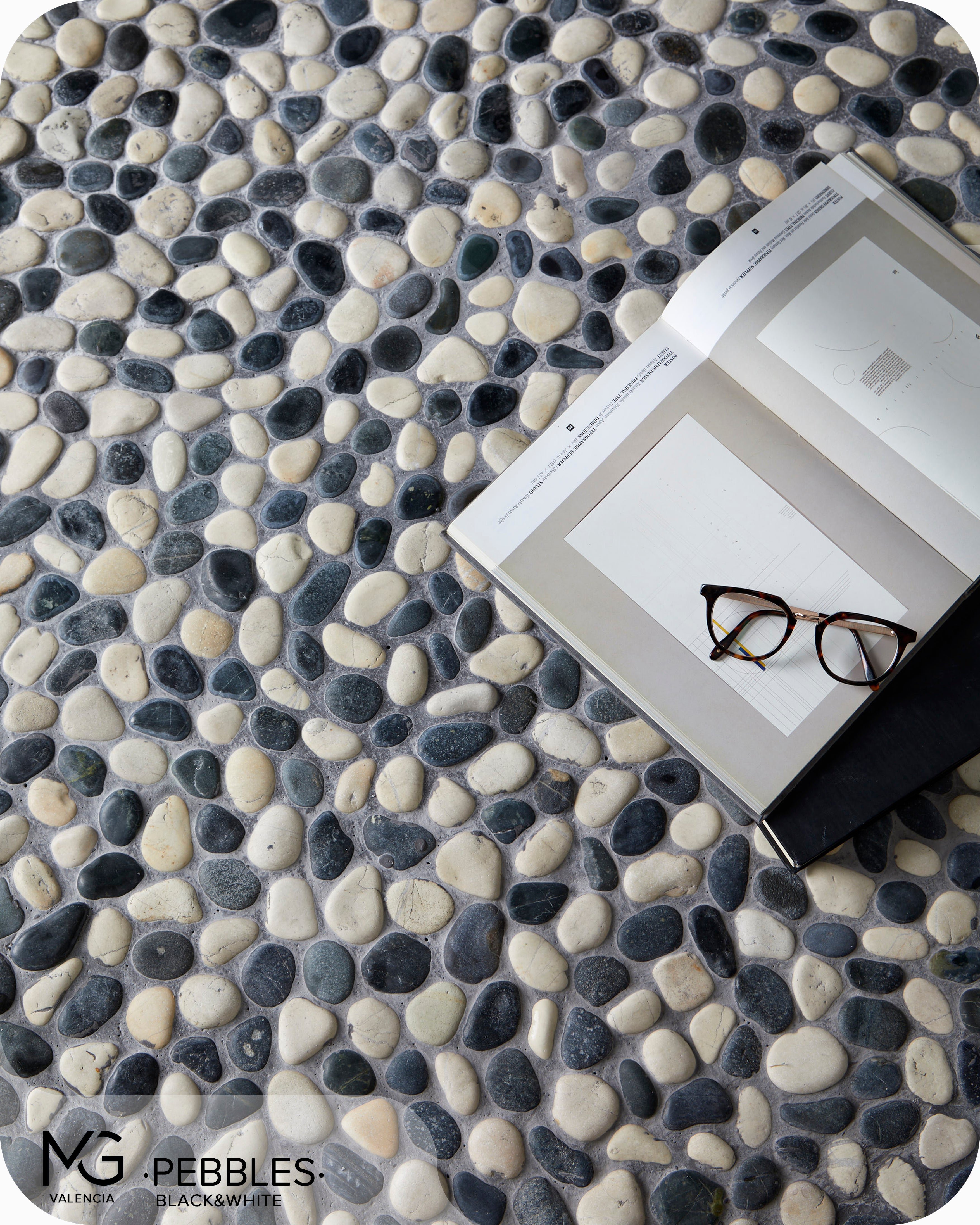 Mosaïque de galets de mer naturels 30x30cm | PEBBLES BLACK&WHITE | (Boîte de 11 mailles = 1m2) - 3