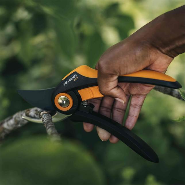 Sécateur à lame franche FISKARS - Plus 521 - 24mm - 6