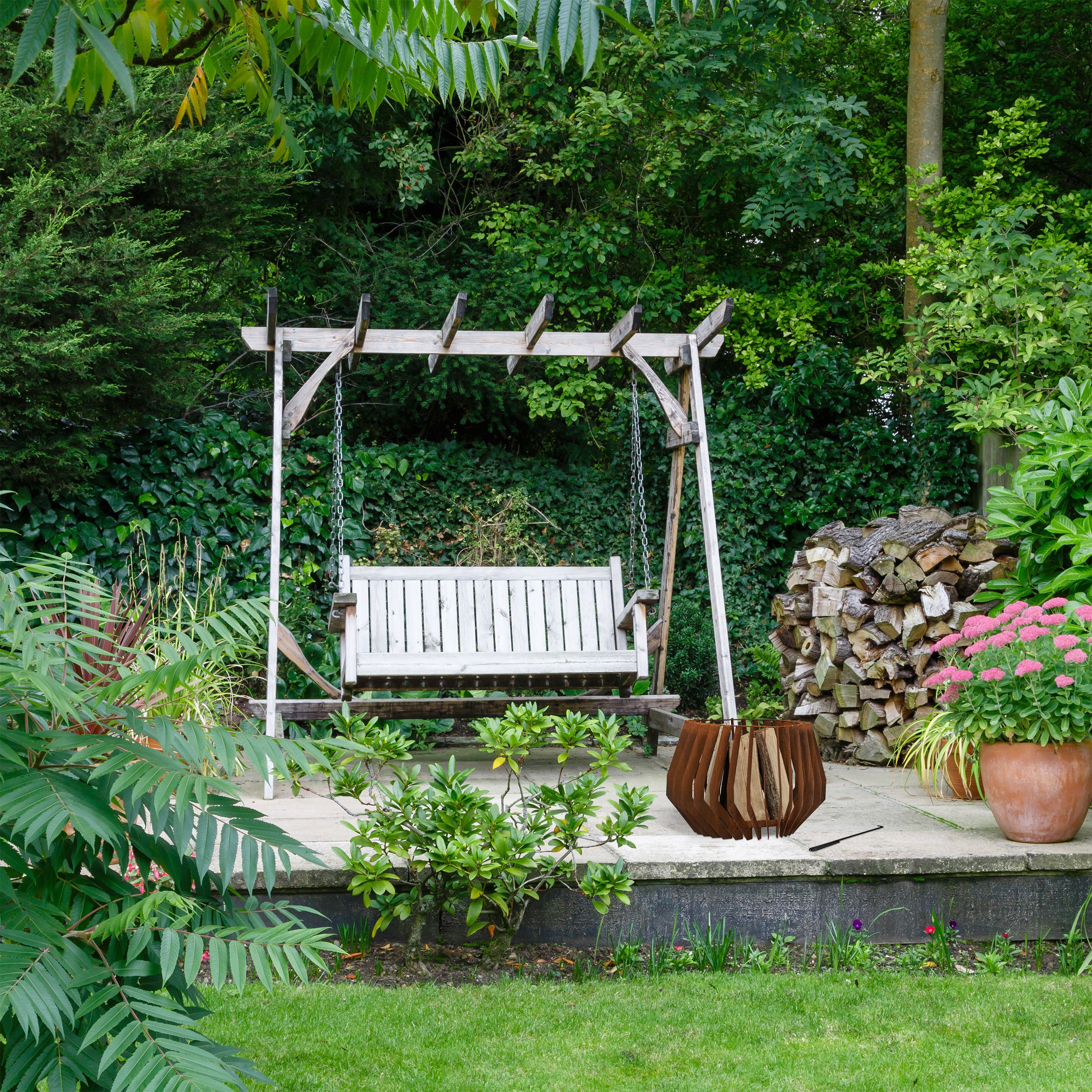 Brasero De Jardin Relaxdays - Fonte Et Acier - Diamètre 57 Cm, Hauteur 23 Cm - Avec Tisonnier Et Grille - Noir