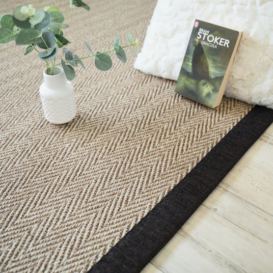 Tapis sisal - Maya chevron beige - Ganse chenille brun chiné - 120 x 170 cm