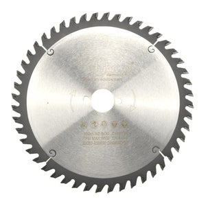 Lame de scie circulaire portative HM débit D. 210 x Al. 30 x ép. 2,8/1 Lame de scie circulaire portative HM débit D. 210 x Al. 30 x ép. 2,8/1