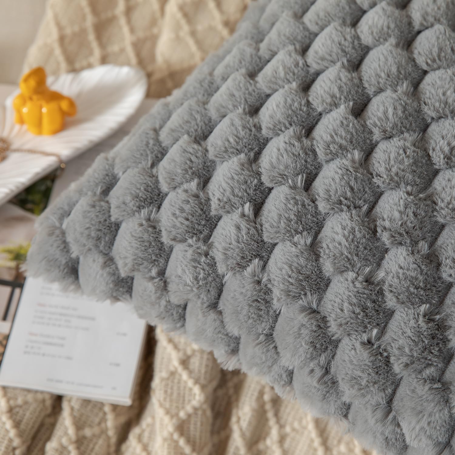 Set di 2 federe per cuscini in pelliccia sintetica super morbida, 45x45 cm, grigie, per divano e camera da letto. - 3