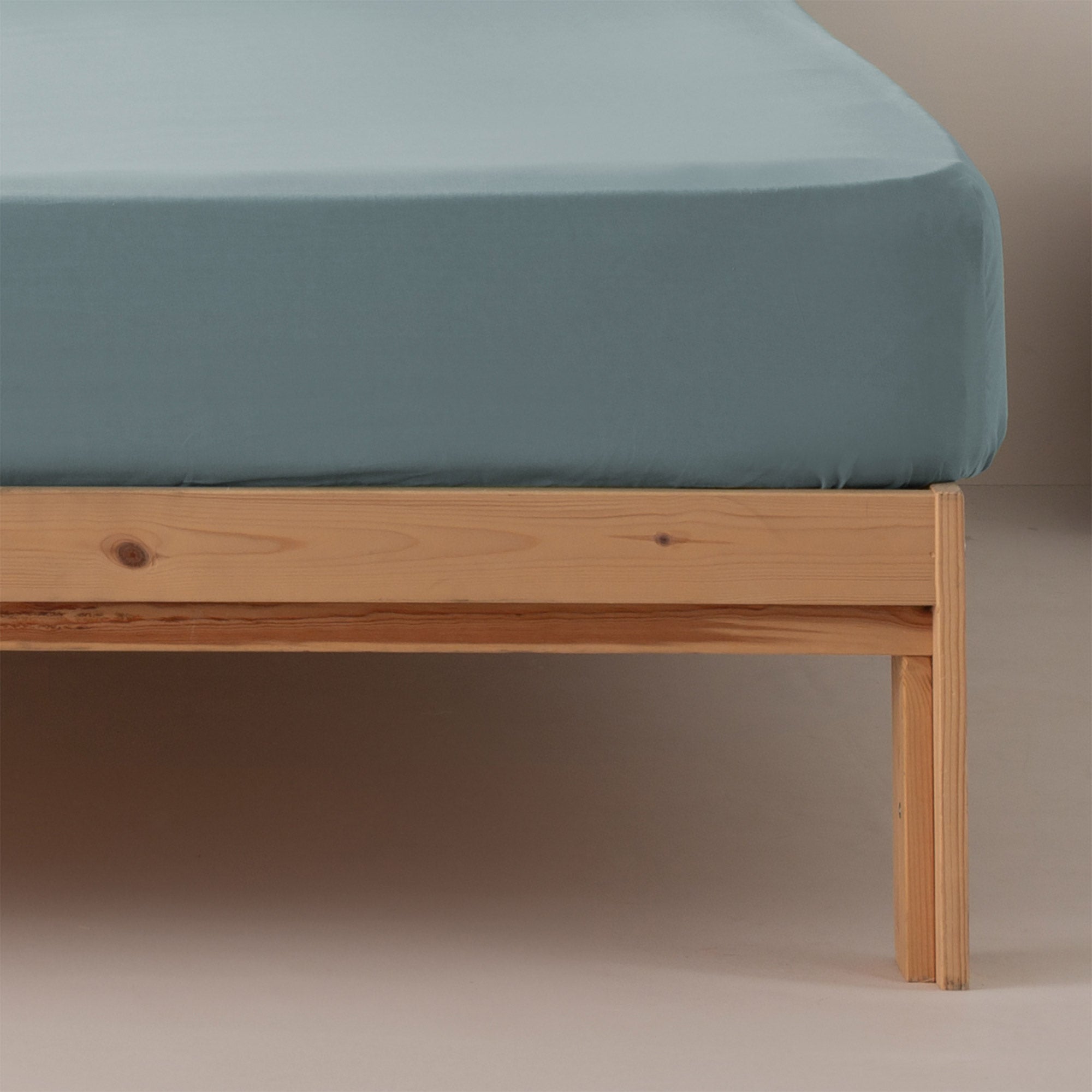 Lenzuolo sotto con angoli in 100% cotone traspirante tinta unita per letto 140x200x30cm colore Blu - 6