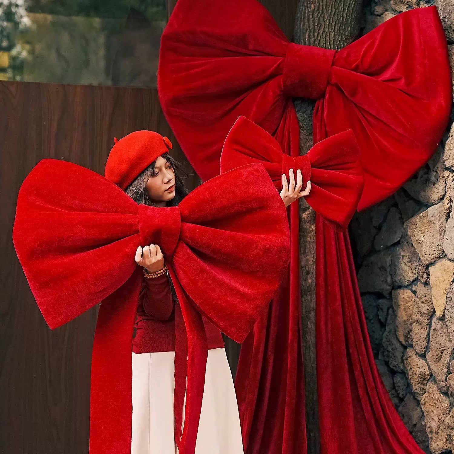 Grande fiocco decorativo rosso, fiocco di velluto, fiocco di compleanno giocoso, perfetto per matrimoni e celebrazioni, 50 x 38 cm (con coda di 3 m) - 4