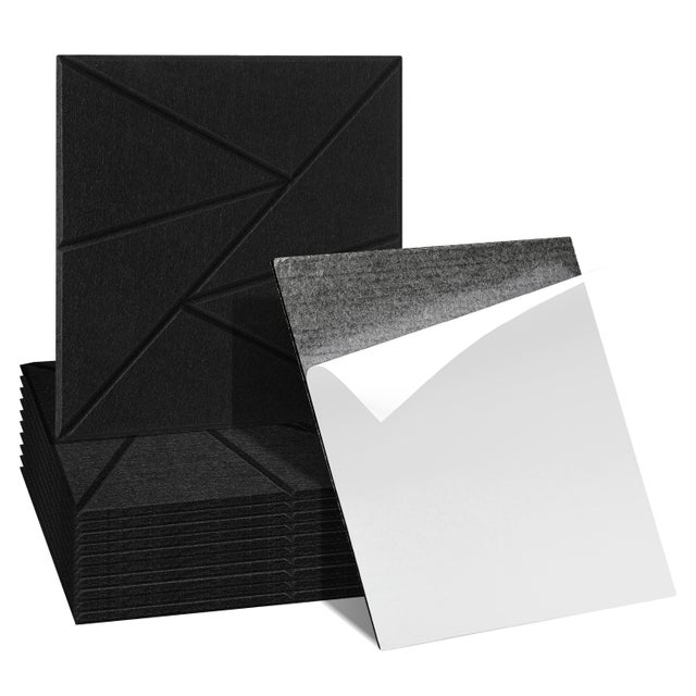 12 pannelli acustici triangolari e quadrati in poliestere nero che assorbono il suono.