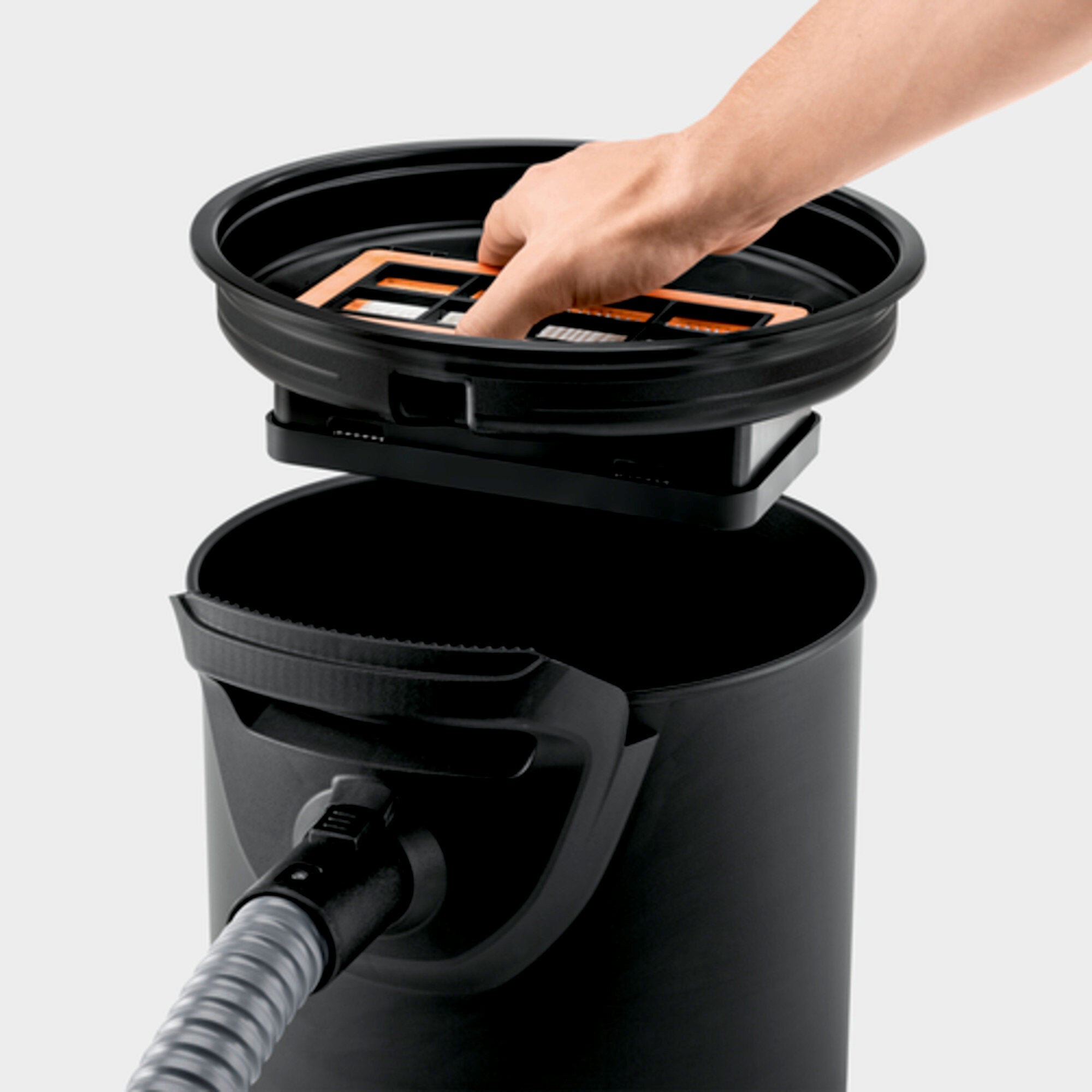 Kärcher Aspirateur Cendres AD 2 - Puissant, 14L, décolmatage filtre intégré pour cheminée et poêle - 5