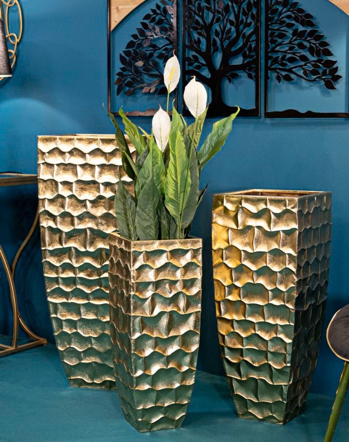 Conjunto de 3 vasos quadrados dourados Glody - Trio com decorações irregulares em relevo em estilo glamoroso - 6