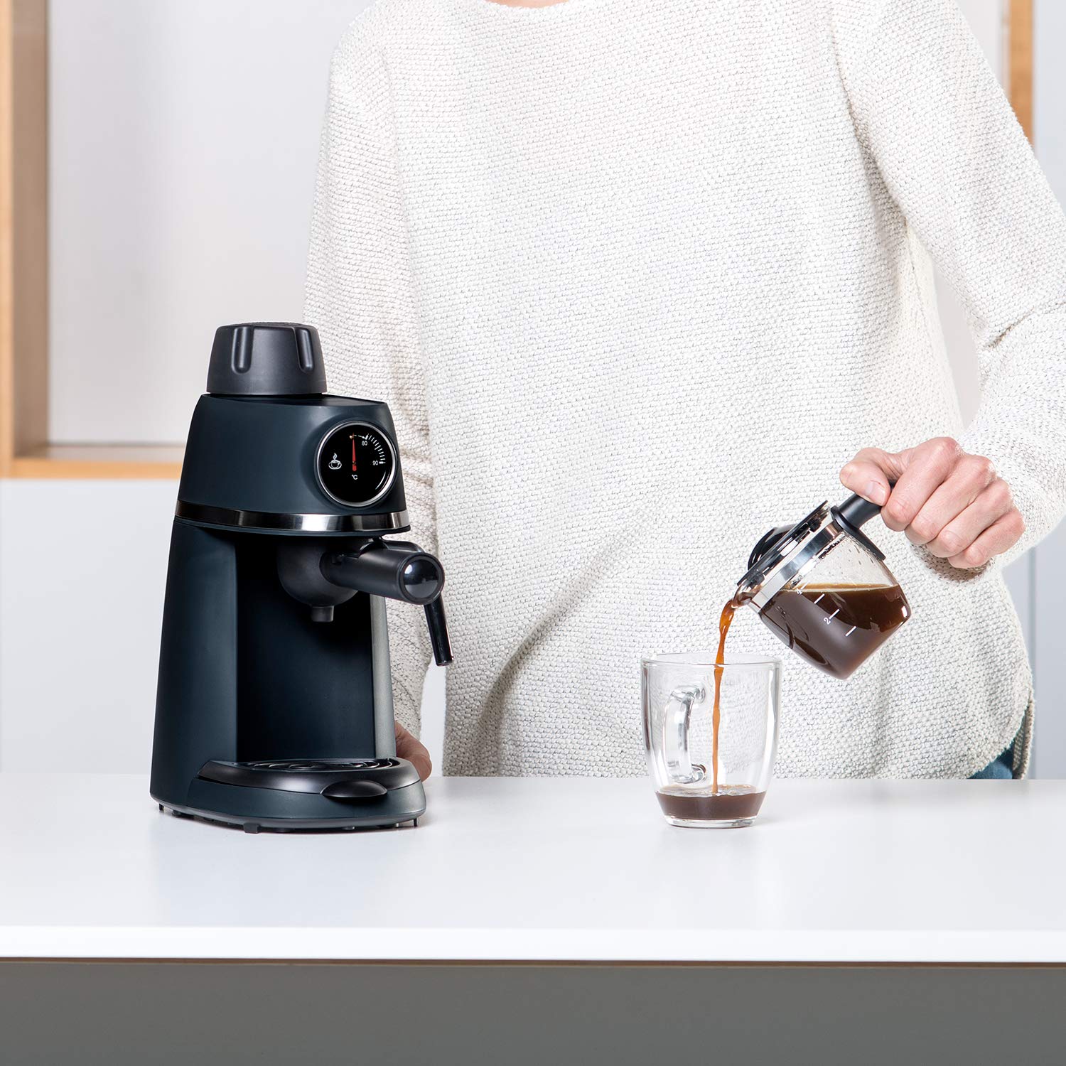 Cafetière Hydropression BLACK+DECKER 800W - 3.5 Bars, Verseuse Verre 4 Tasses, Buse Vapeur | Cappuccino Crémeux