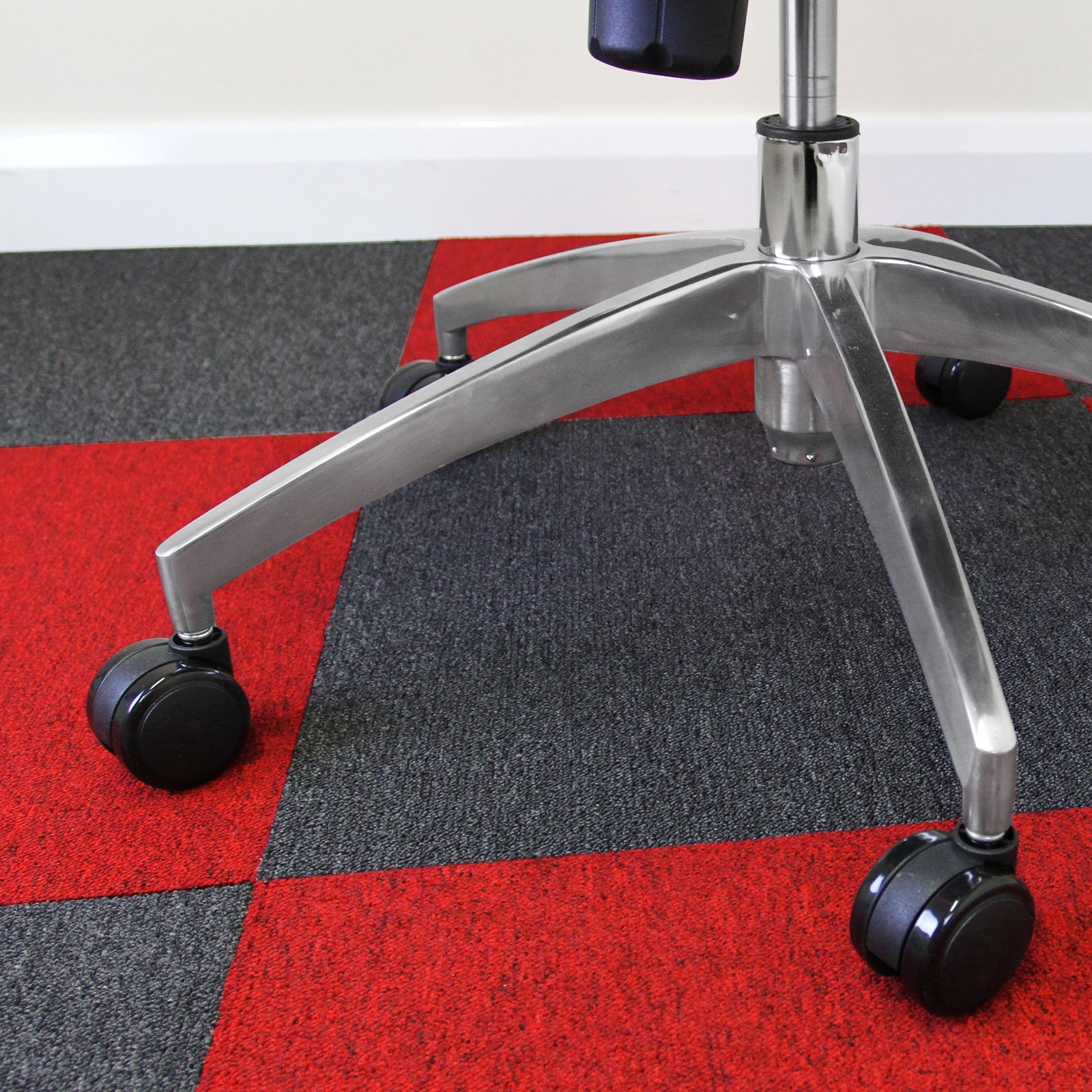 Dalle de Moquette Ultra-Résistant Couleur Rouge pour Usage Professionnel, Paquet de 20 Dalles de 50cm x 50cm (Superficie - 7