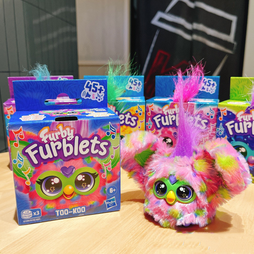 Promo Furby peluche interactive furby chez JouéClub