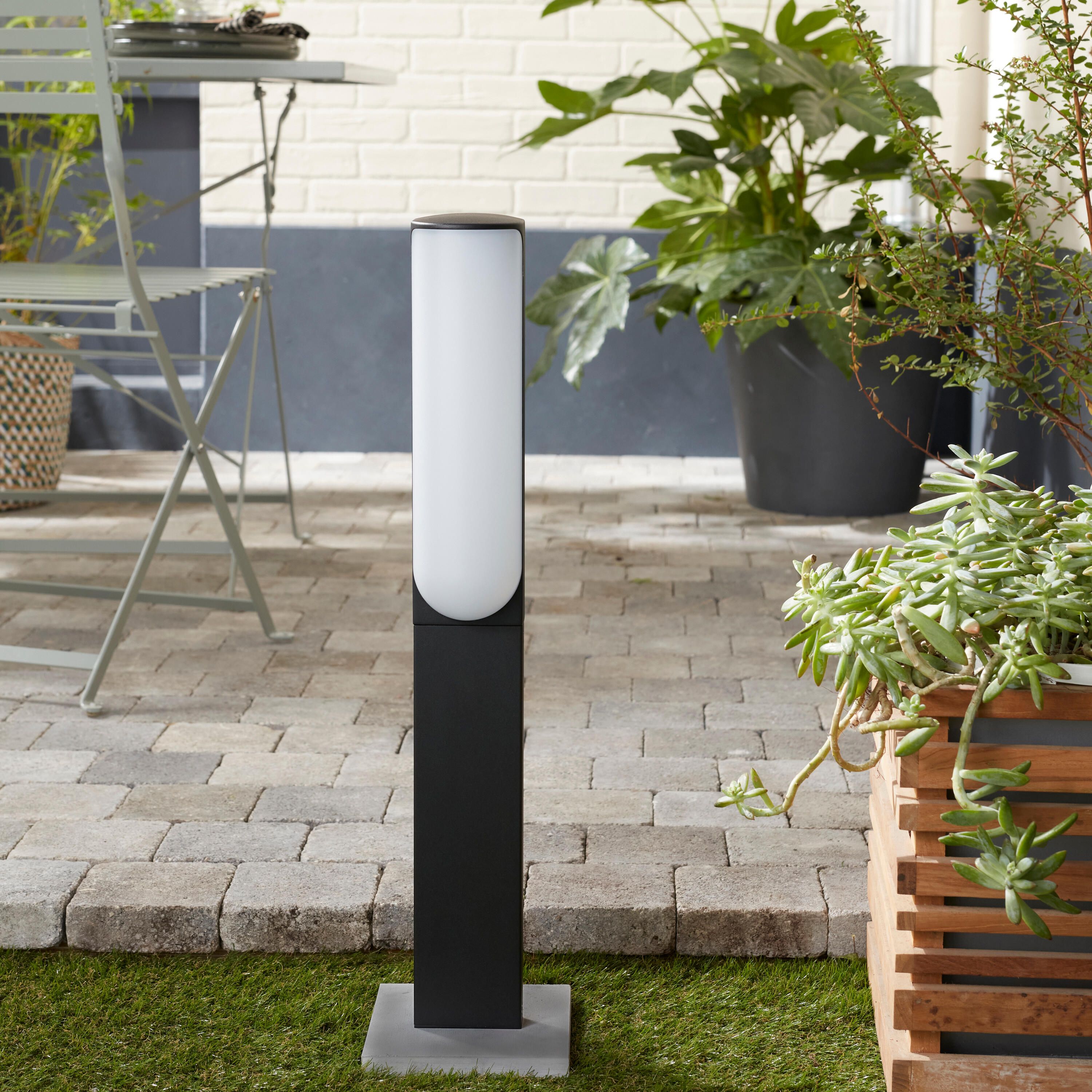 Słupek zewnętrzny LED 1000 lumenów czarny Largo INSPIRE