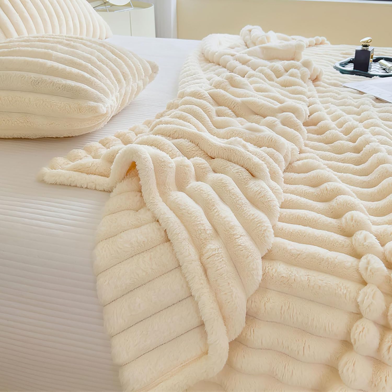 Couverture douillette 150 x 200 cm – Couverture chaude et moelleuse pour maman, femmes et petites amies (beige） - 5