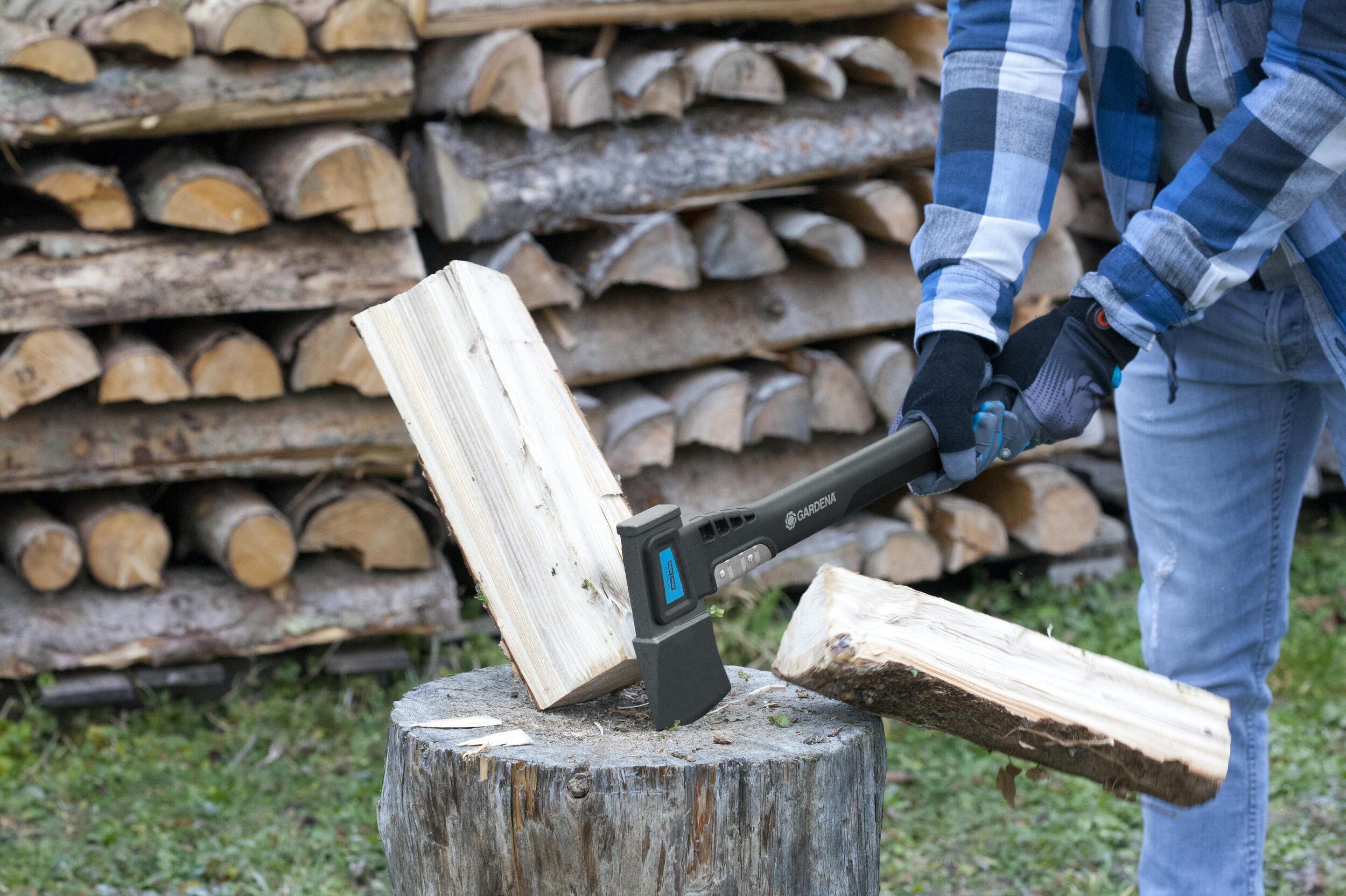 Gardena Ascia Universale 1400 A: Ascia Versatile per Diversi Lavori con Il Legno, Rivestimento Antiscivolo, Placca di Protezione, Funzione Martello, 6 - 5