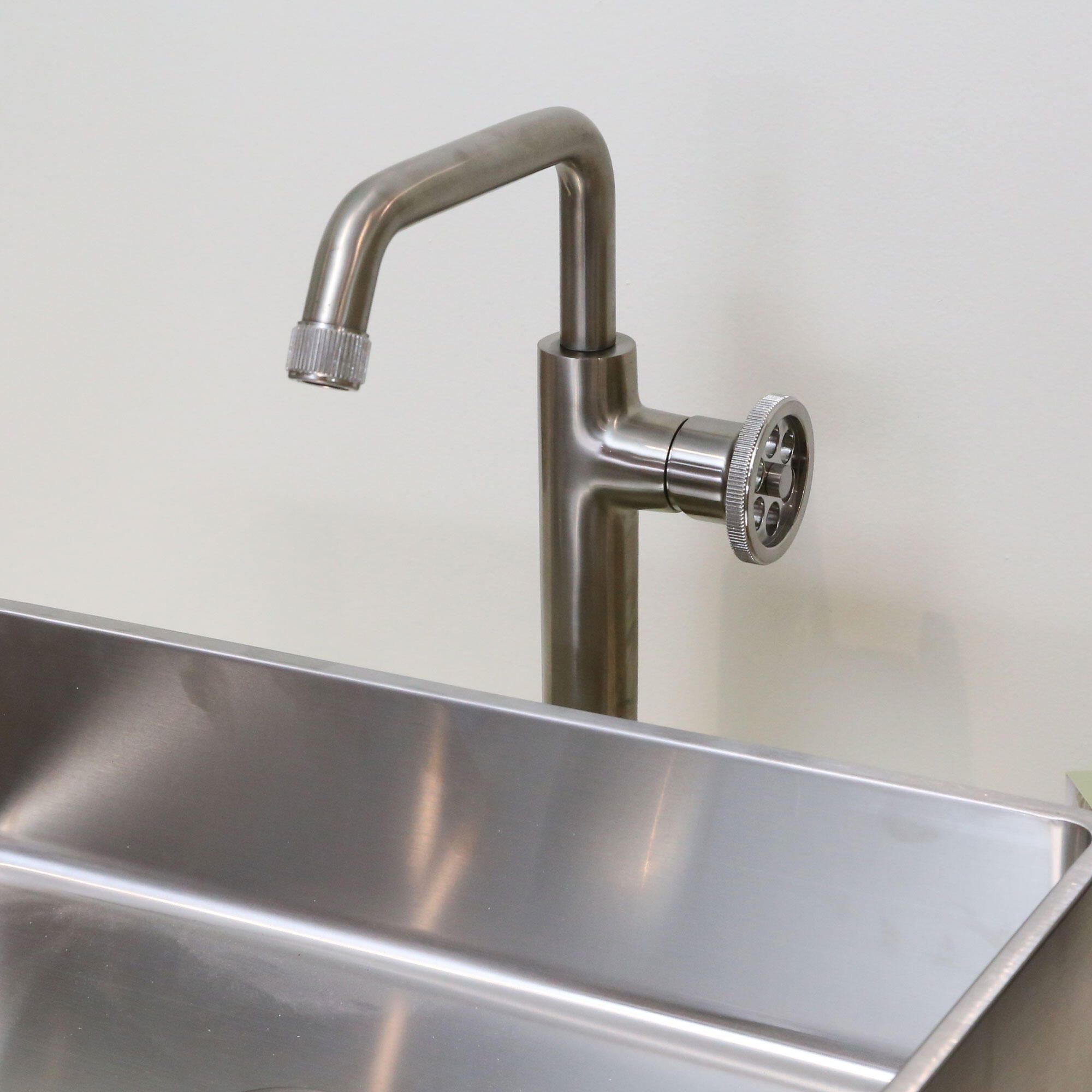 Indus bateria umywalkowa wysoki wykonanie ze stali nierdzewnej