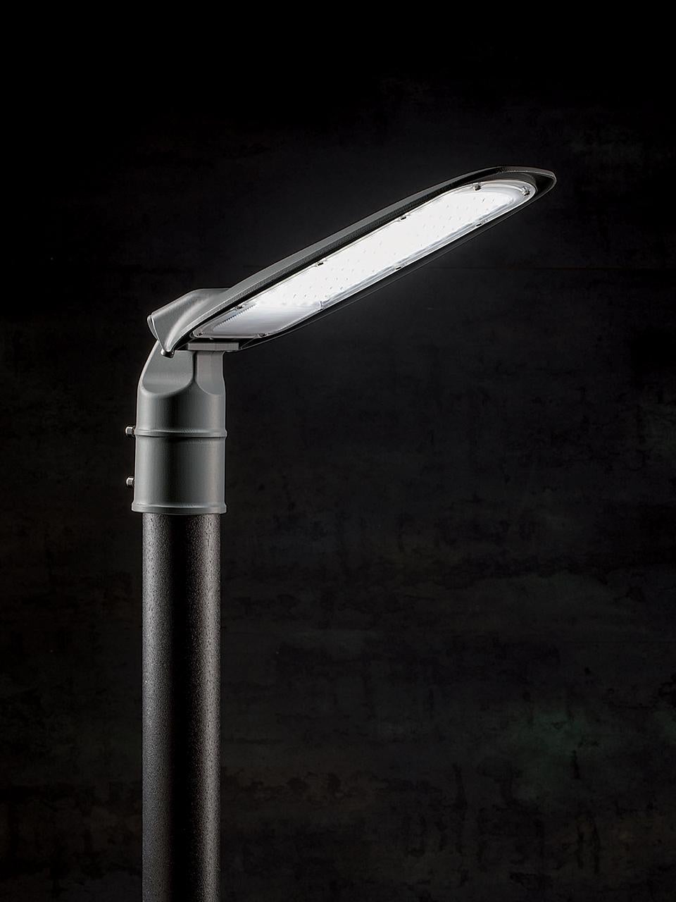 Sovil Testa Palo Per Illuminazione Esterna – Sfera In Termoplastico Nero – Diametro 25 Cm – Lampada Da Parete