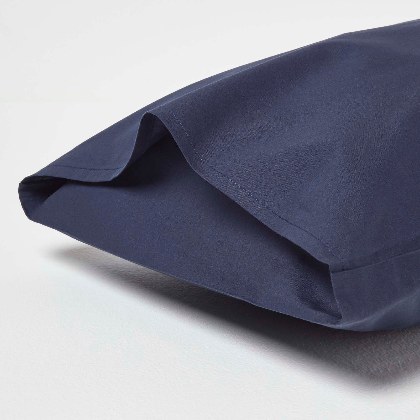 Homescapes Taies d'oreiller enfant 40 x 60 cm en coton Egyptien 200 fils Bleu marine, Lot de 2 - 2