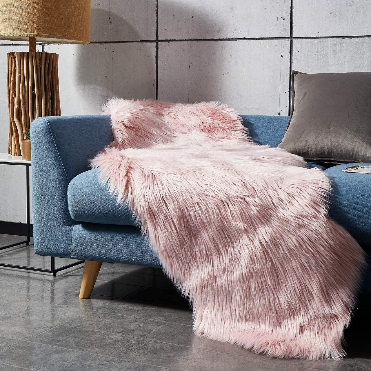 Tapis en fausse peau de mouton, doux et moelleux, lavable, antidérapant, pour chaises, lits, canapés et sols (rose, 60 x 150 cm) - 5