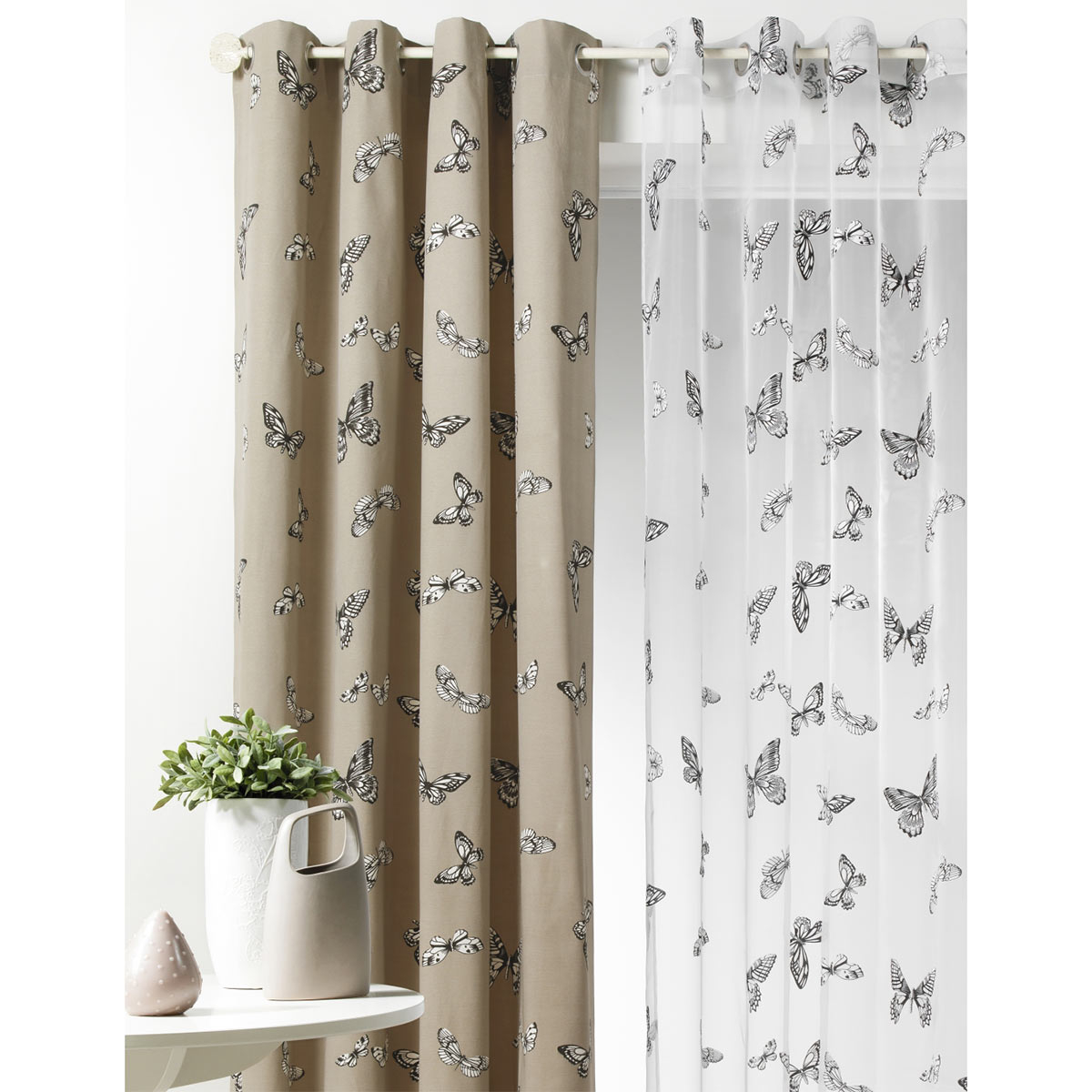 Rideau d'ameublement à l'aspect voile de coton - Noir - 140 x 240 cm - Polyester | Leroy Merlin