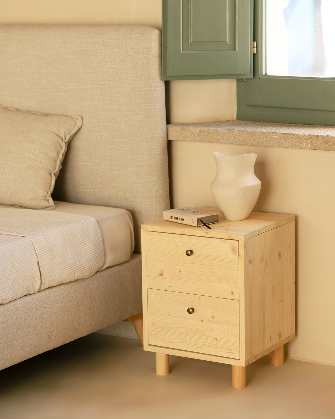 Yoobure Comodino In Legno Con Cassetto In Tessuto E Ripiano Aperto, 30x30x61 Cm. Design Metà Del Secolo, Gambe In Legno Massello E Piedini Antiscivolo. Perfetto Per Camera Da Letto O Soggiorno.