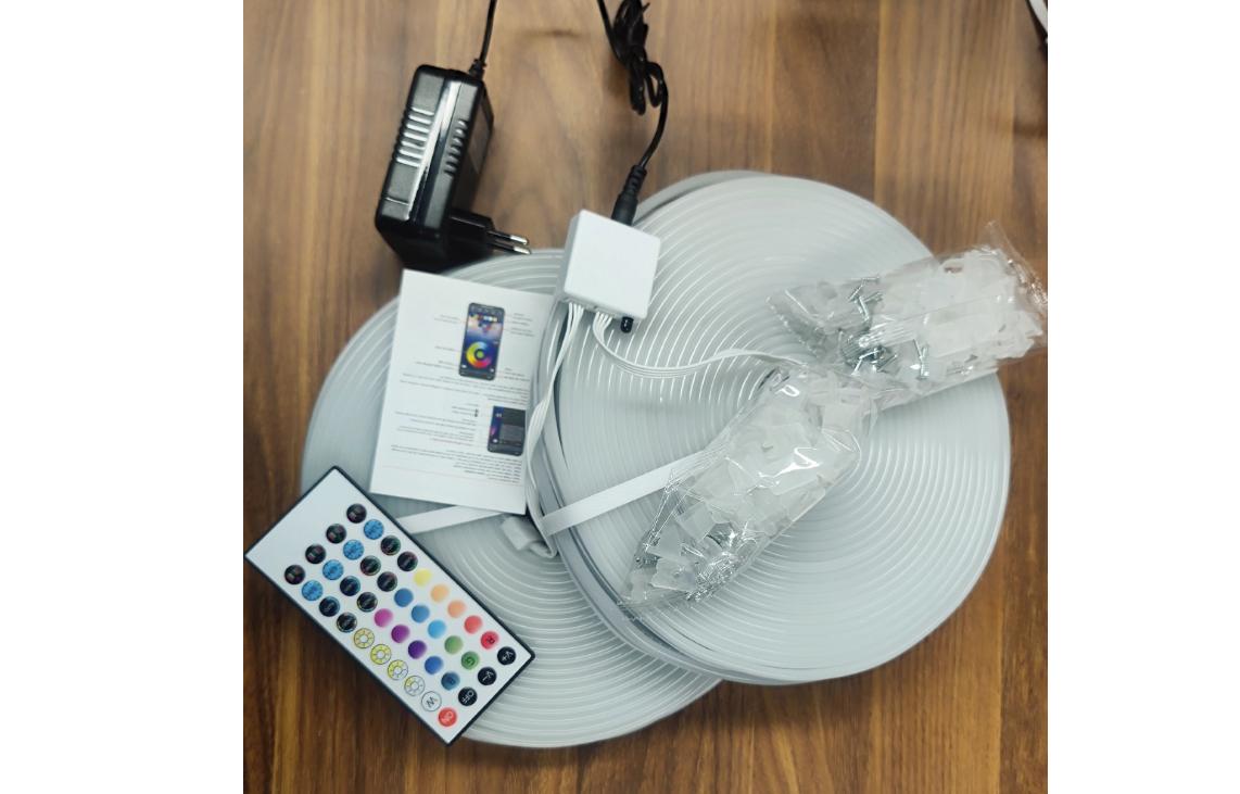Striscia luminosa LED neon RGB, 5 m - 300 LED, controllo tramite app/telecomando, impermeabilità IP65 - 6