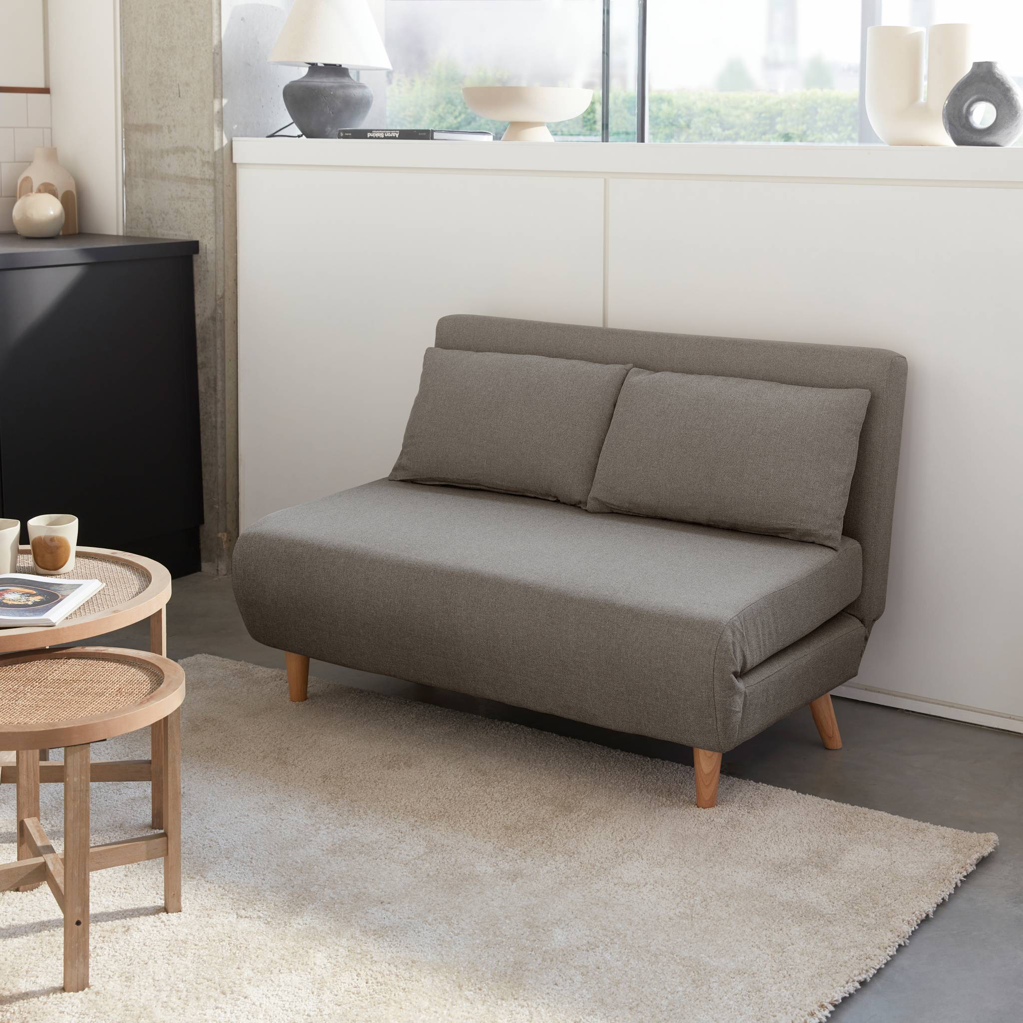 Canapé convertible en tissu - Guesta - 2 places scandinave. pieds bois foncé. gris clair. banquette. dossier inclinable - 2