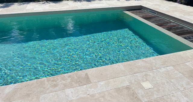 Margelle travertin light premium, 33 x 61 Epaisseur 3cm nez arrondi (vendu à la piéce)