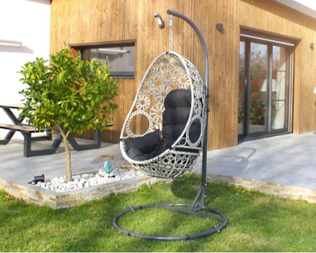 Baloiço de jardim em resina cor creme com almofada SAMOA - DCB GARDEN - 2