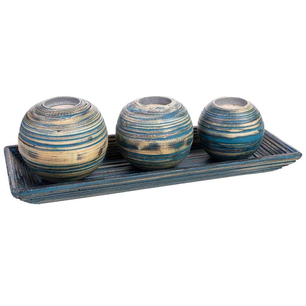 TROIS BOUGEOIRS EN PORCELAINE FRANÇAISE DE STYLE JACOB PETIT, FIN DU