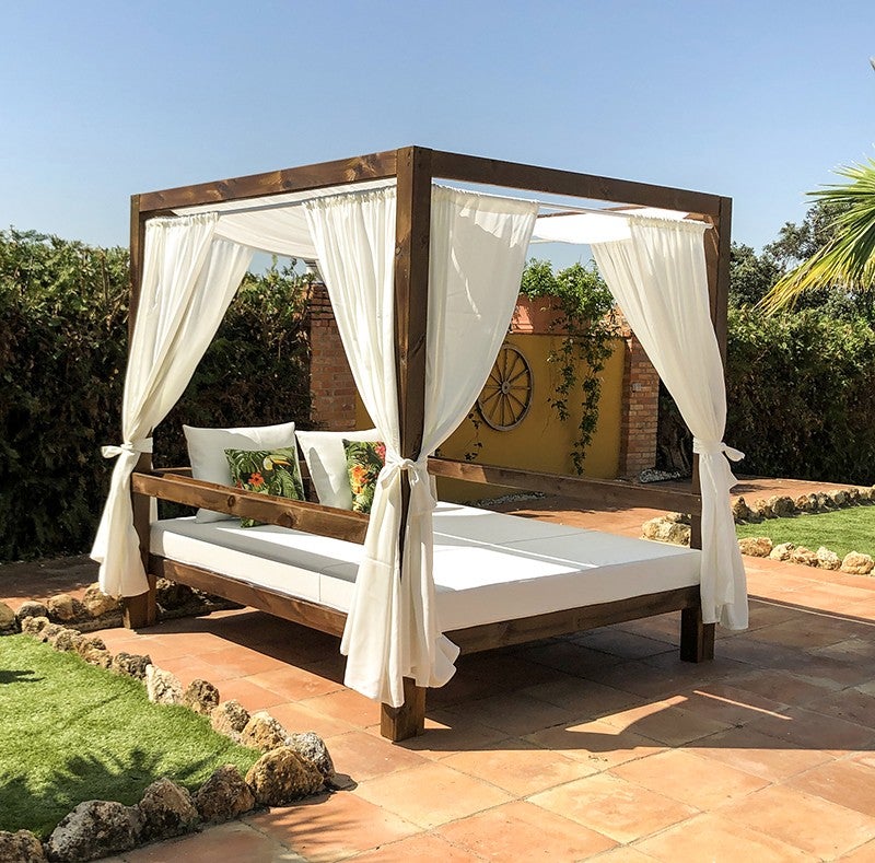 Cama balinesa de madeira com bases para copos - 4