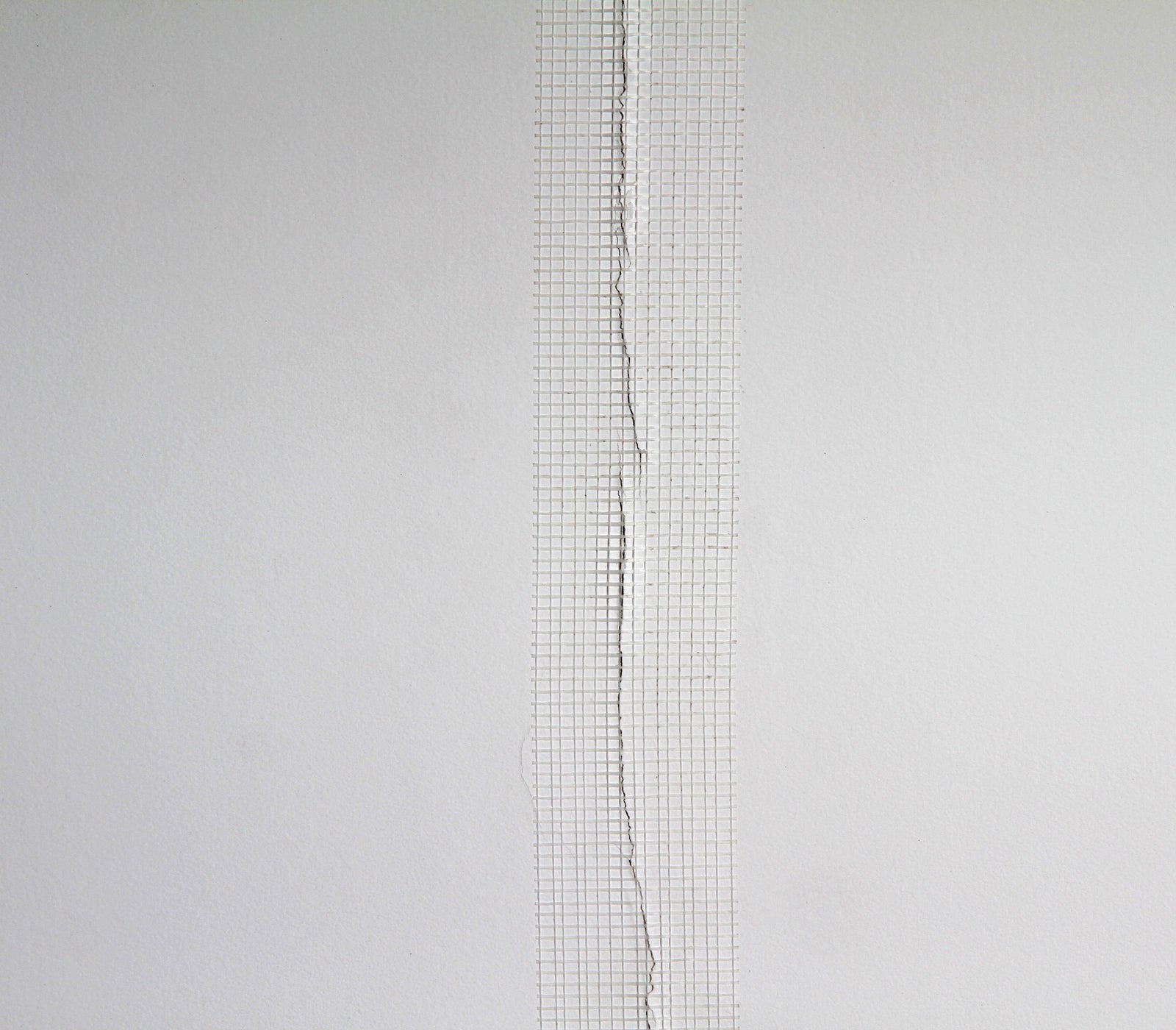 Bande grillagée adhésive Semin pour réaliser les joints des plaques de plâtre en association avec un enduit - 20 m - 3