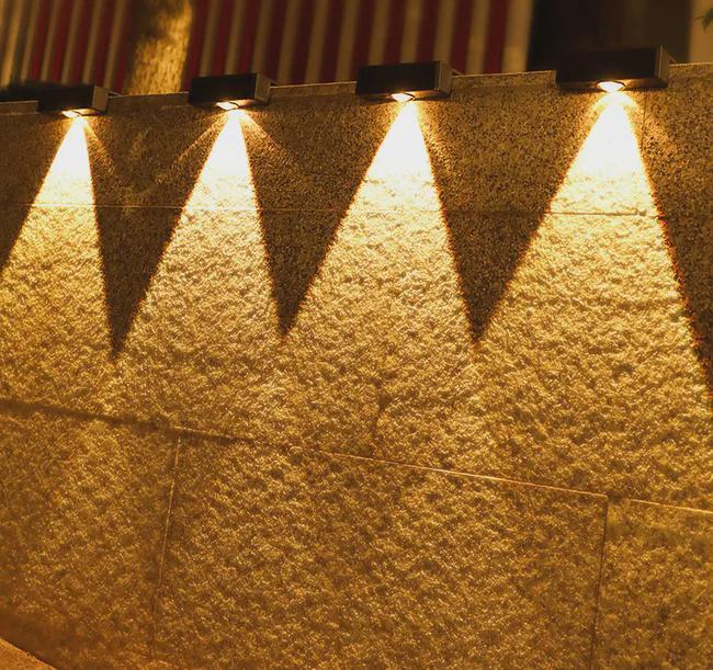 Solarna lampa ścienna LED do ogrodu, zewnętrzna lampa ścienna, 4 sztuki (ciepłe światło)