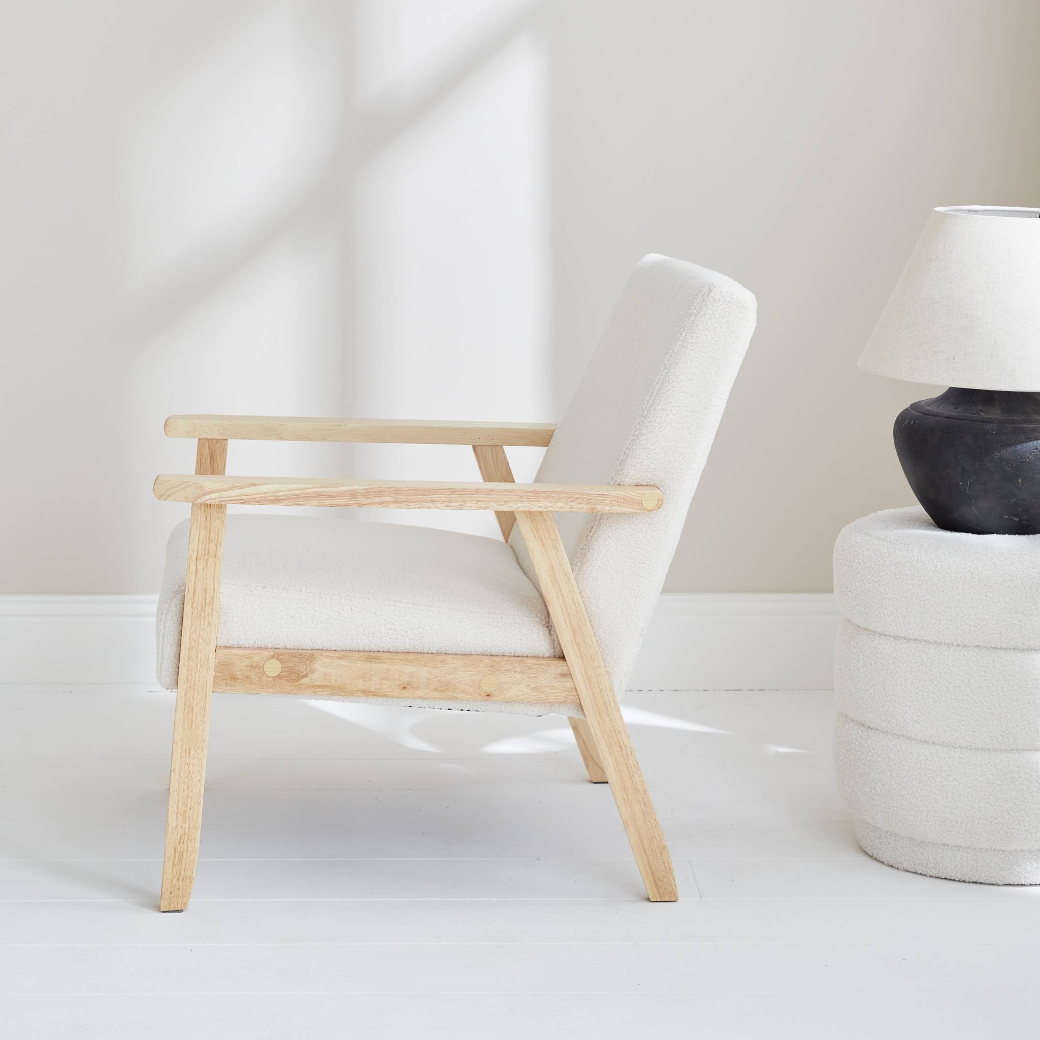 Fauteuil scandinave en bois et tissu bouclette. Isak. L 64 x P 69.5 x H 73cm - 3
