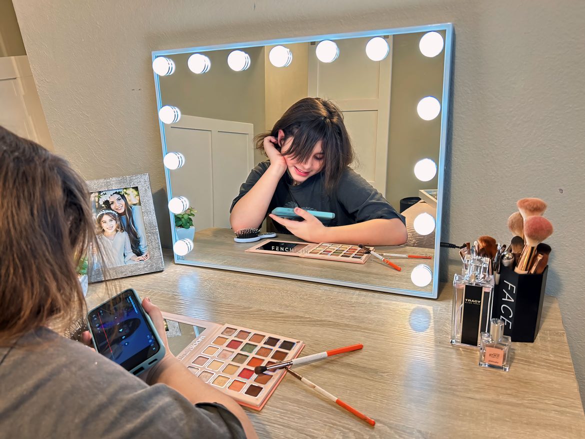 Specchio da trucco Hollywood illuminazione LED da parete - 58 x 46 cm - Altoparlante Bluetooth - 9