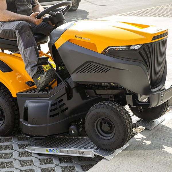 Rampe de chargement 3000mm - Haut. à franchir de 850mm - charge max par paire 1180kg empattement 1000mm - Vendue à l'unité - 67.616 - 3