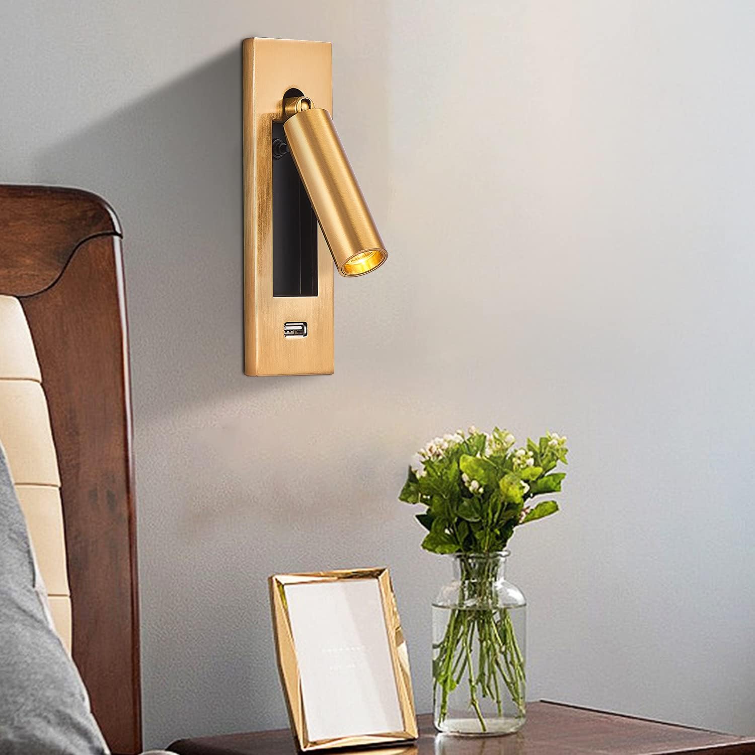 Lampka nocna LED montowana na ścianie, z portem ładowania USB, przełącznikiem sterującym podnośnikiem, wpuszczanym kablem (złota)