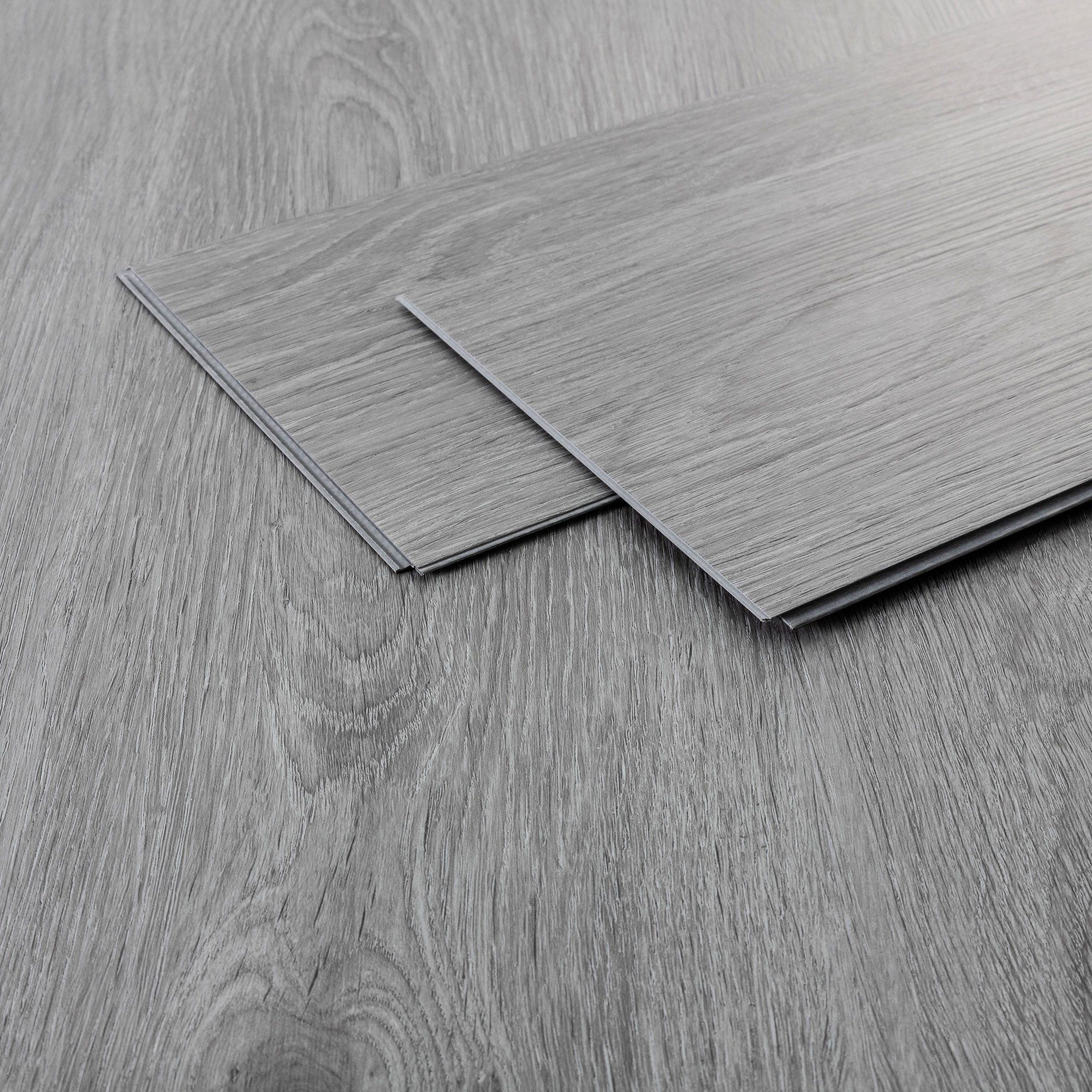 Parchet PVC ECD Germany cu sistem clic, 7.7 mp 35 plăci 18x122 cm, 4.2 mm, impermeabil, antiderapant, clasa 34, ideal pentru amenajări interioare, gri