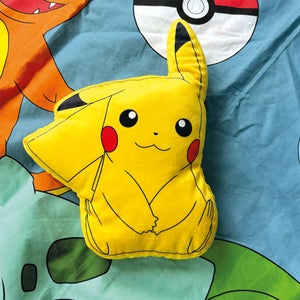 PIKACHU - FAUTEUIL EN PELUCHE POUR ENFANTS (POKÉMON) - CHAMBRE D