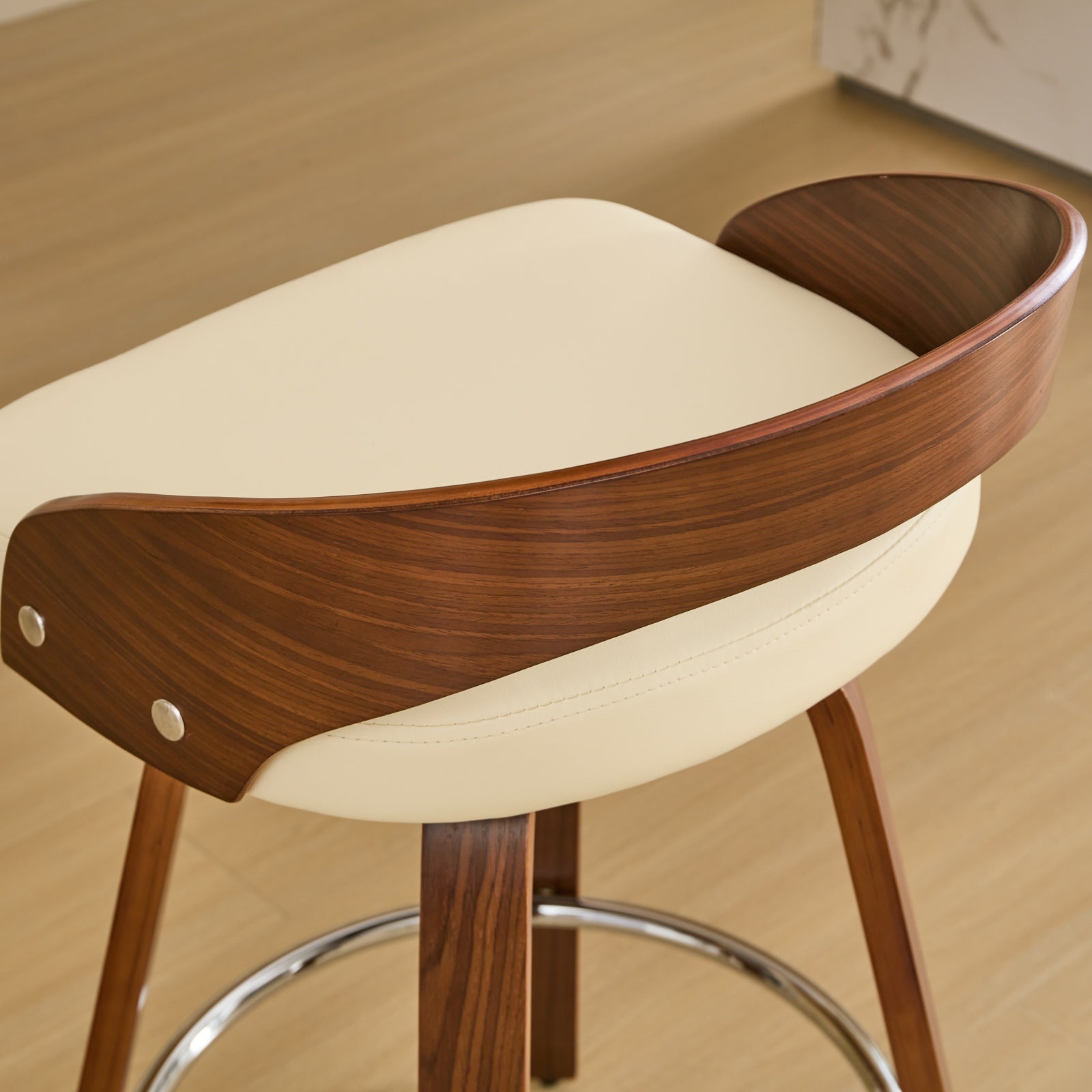 Lot de 2 chaise de bar Pivotants Hauteur Standard 63 cm, Dossier Bas en Bois Teinté Noyer, Tabouret de bar avec Assise en Noir Simili-Cuir Confortable - 5
