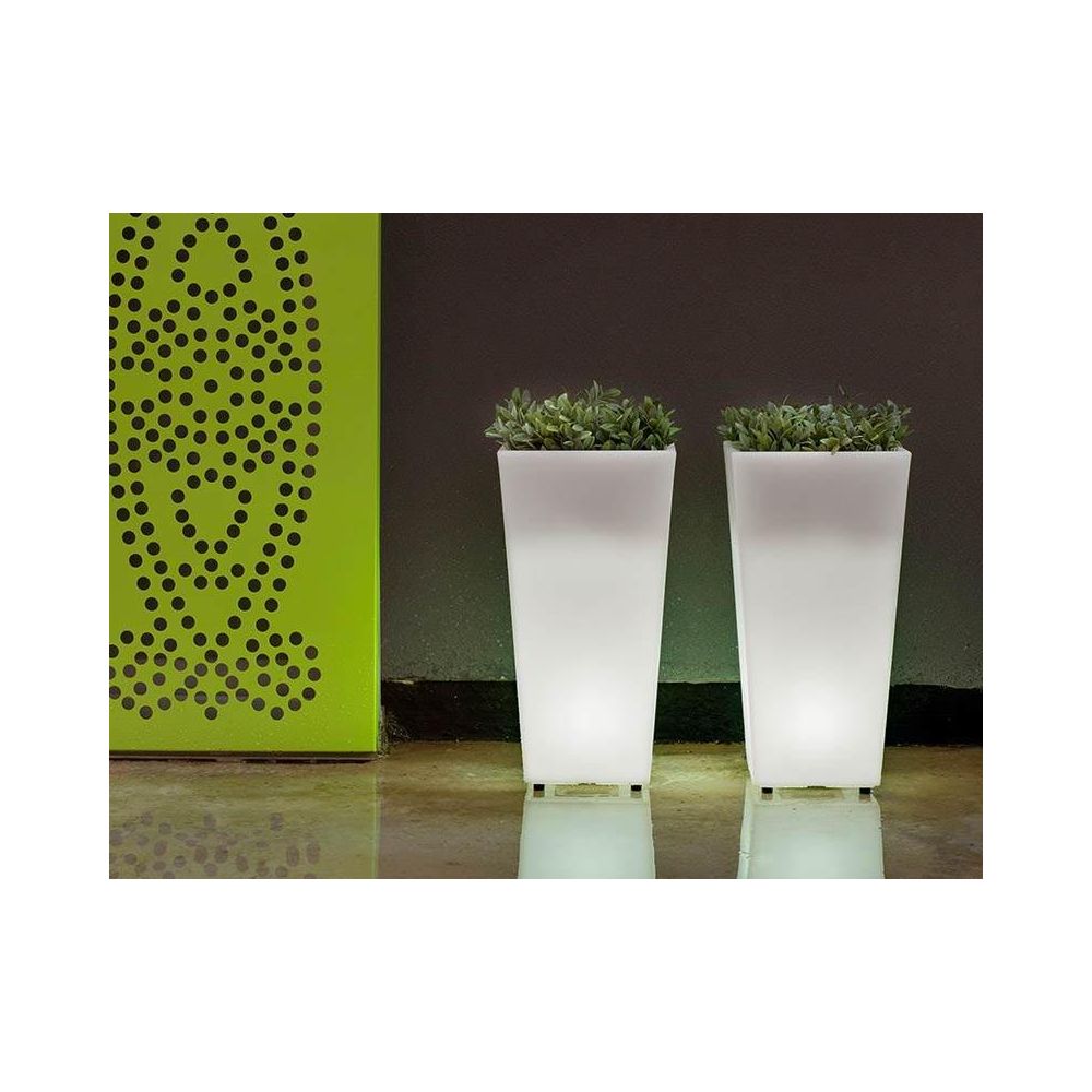MELISA 40 Fioriera quadrata e alta con luce per piante e fiori molto resistente. Luce bianca fredda con cavo. Realizzata in polietilene in Spagna - 6