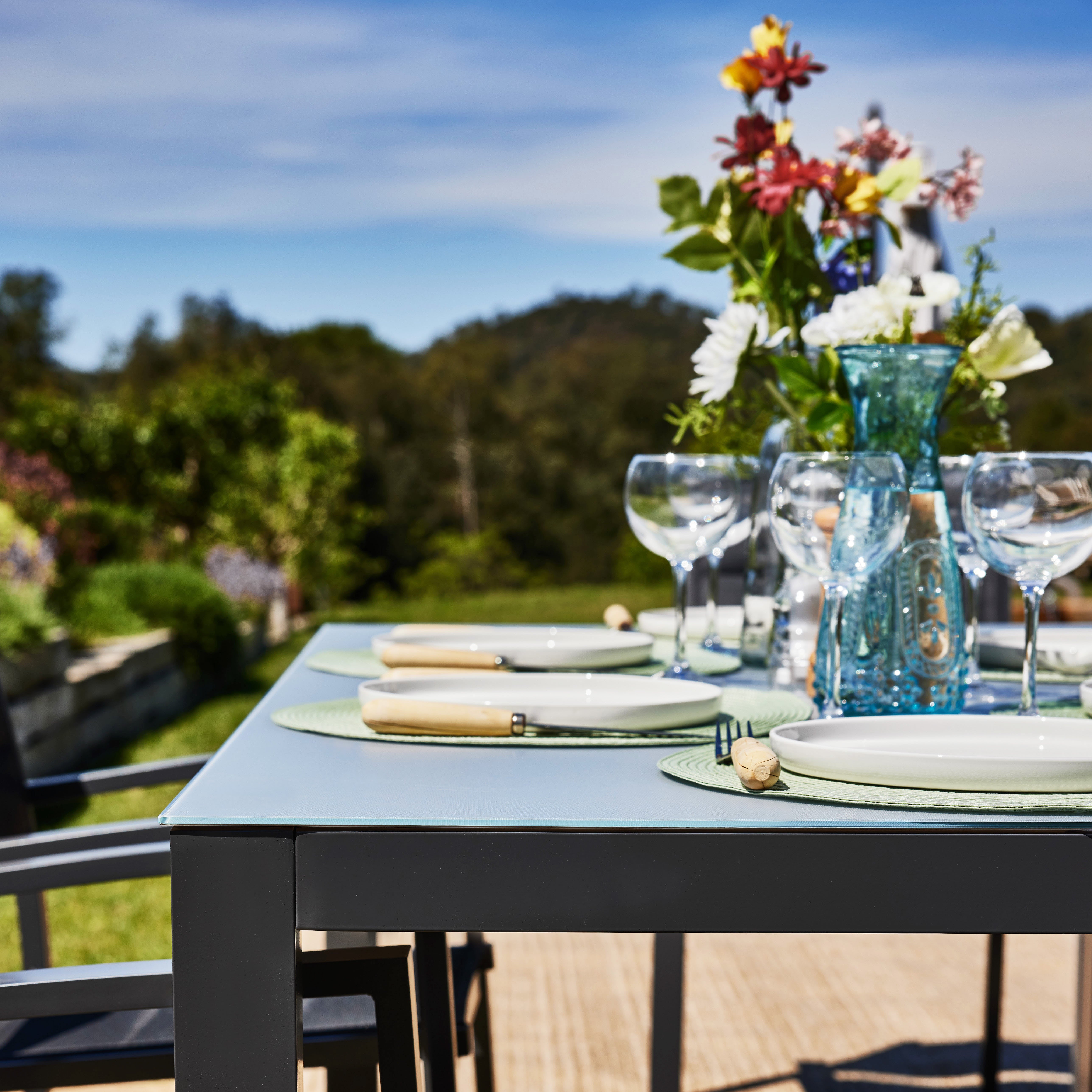 Table 160×90 et 6 chaises de jardin gris - Tokyo - 7