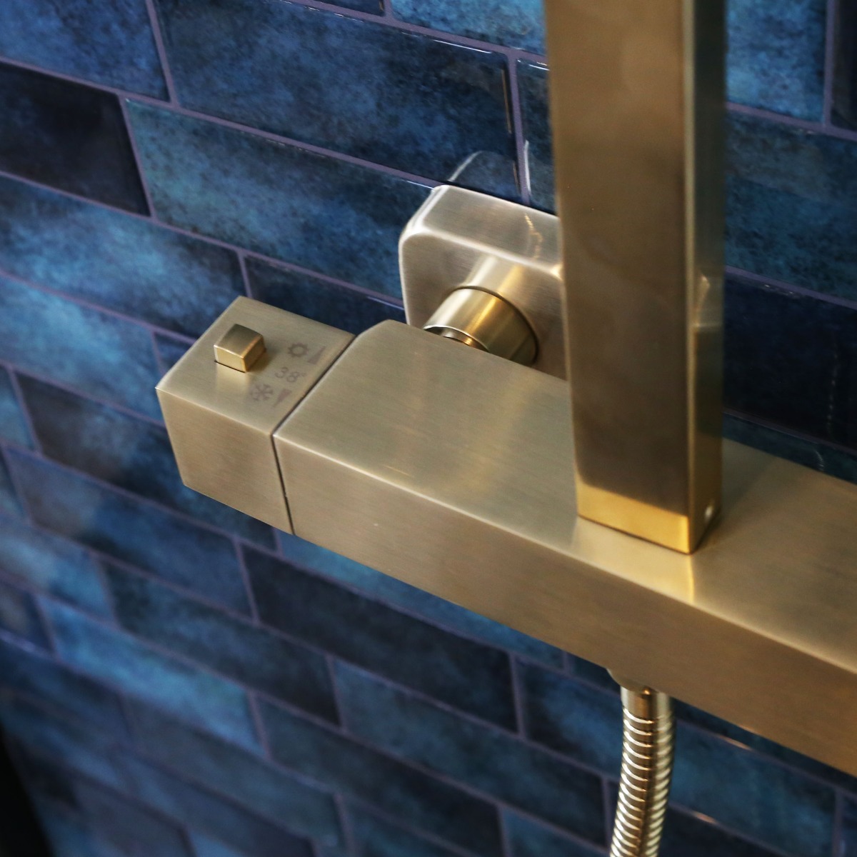 Square II colonne de douche carrée thermostatique or brossé - 4