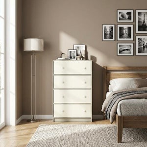 Cassettiera per camera moderna in legno bianco 4 cassetti – Colly Shop