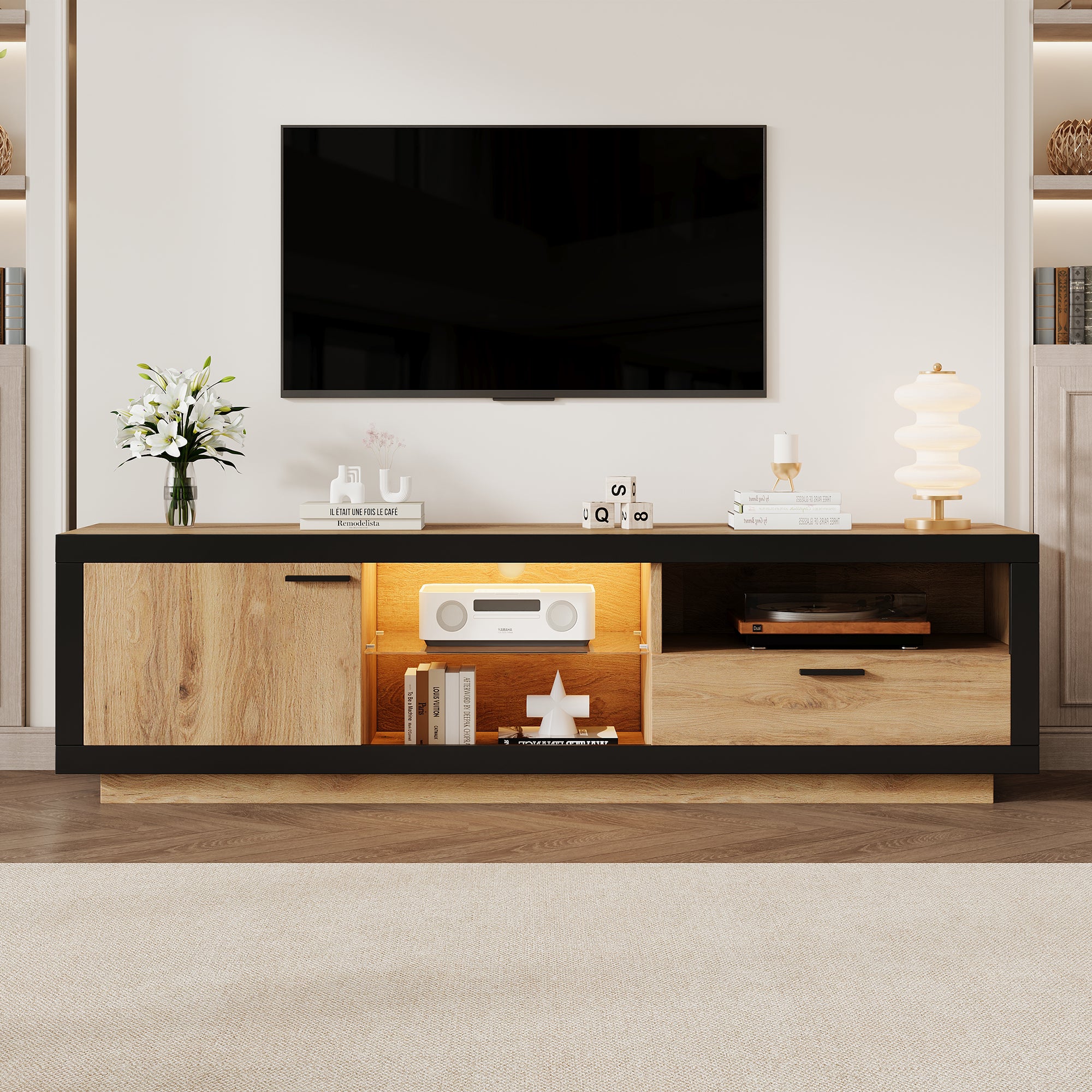 Meuble TV avec 1 porte, 1 tiroir et 2 compartiments - 160 x 40 x 50 cm - Panneau de particules et étagère en verre - LEDs - Noir et chêne - 2