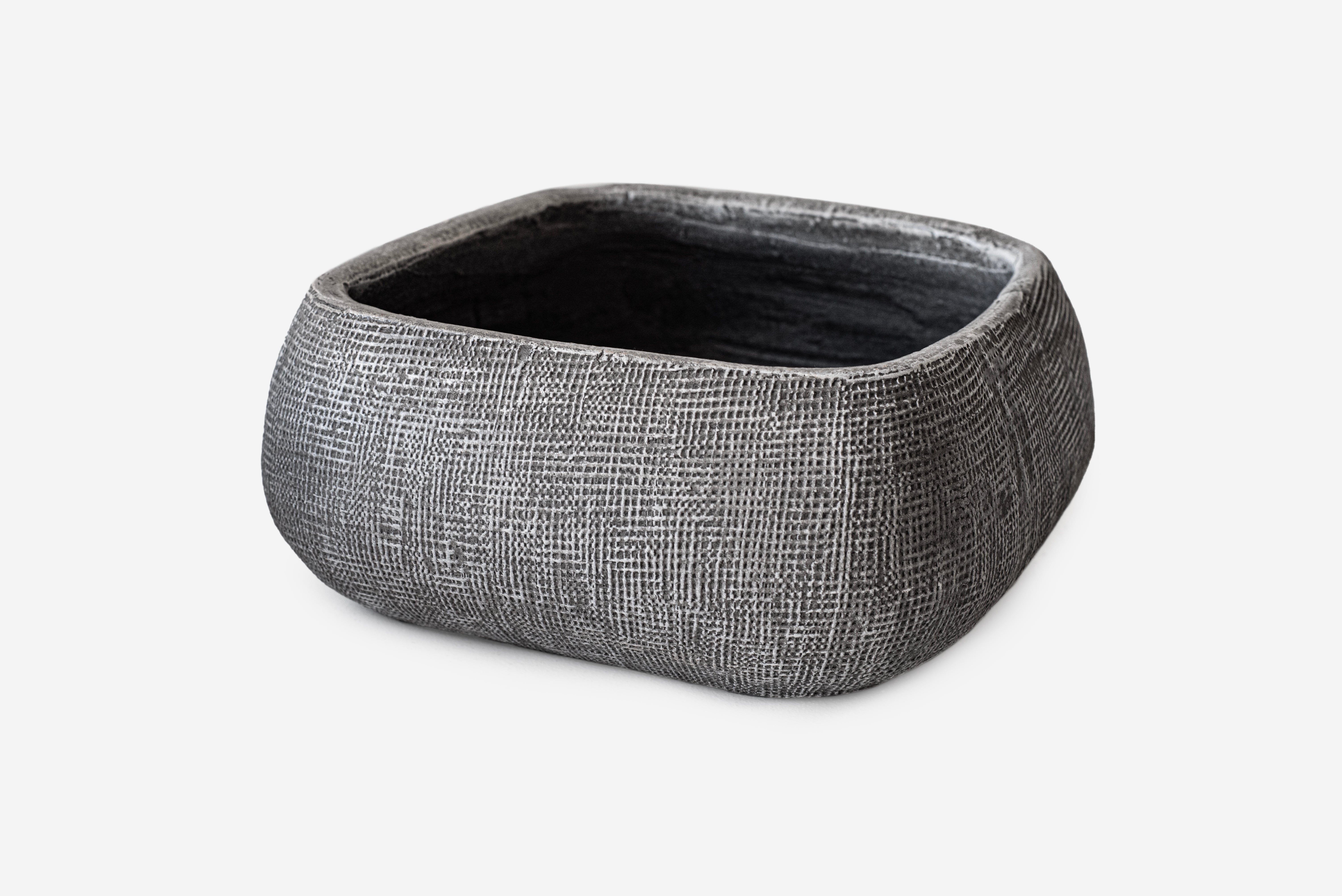 Kwadratowa szara ceramiczna doniczka 20x20x9 cm