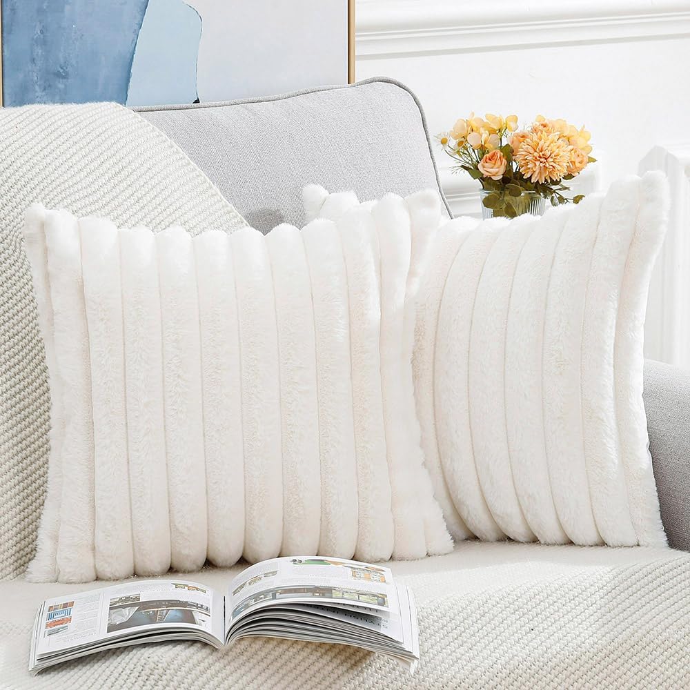 Housse de coussin en fourrure synthétique lisse Mathilde