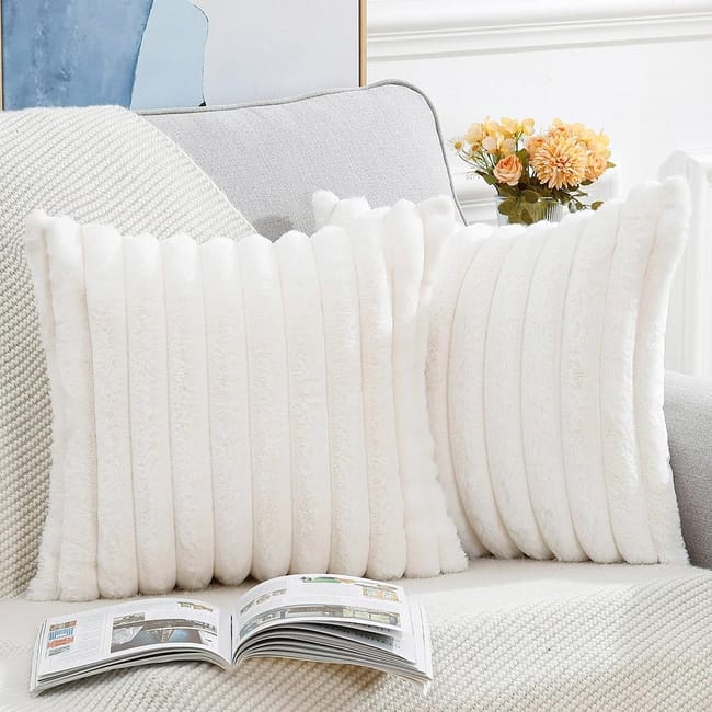 Housse de coussin en fourrure synthétique lisse Mathilde Housse de coussin en fourrure synthétique lisse Mathilde