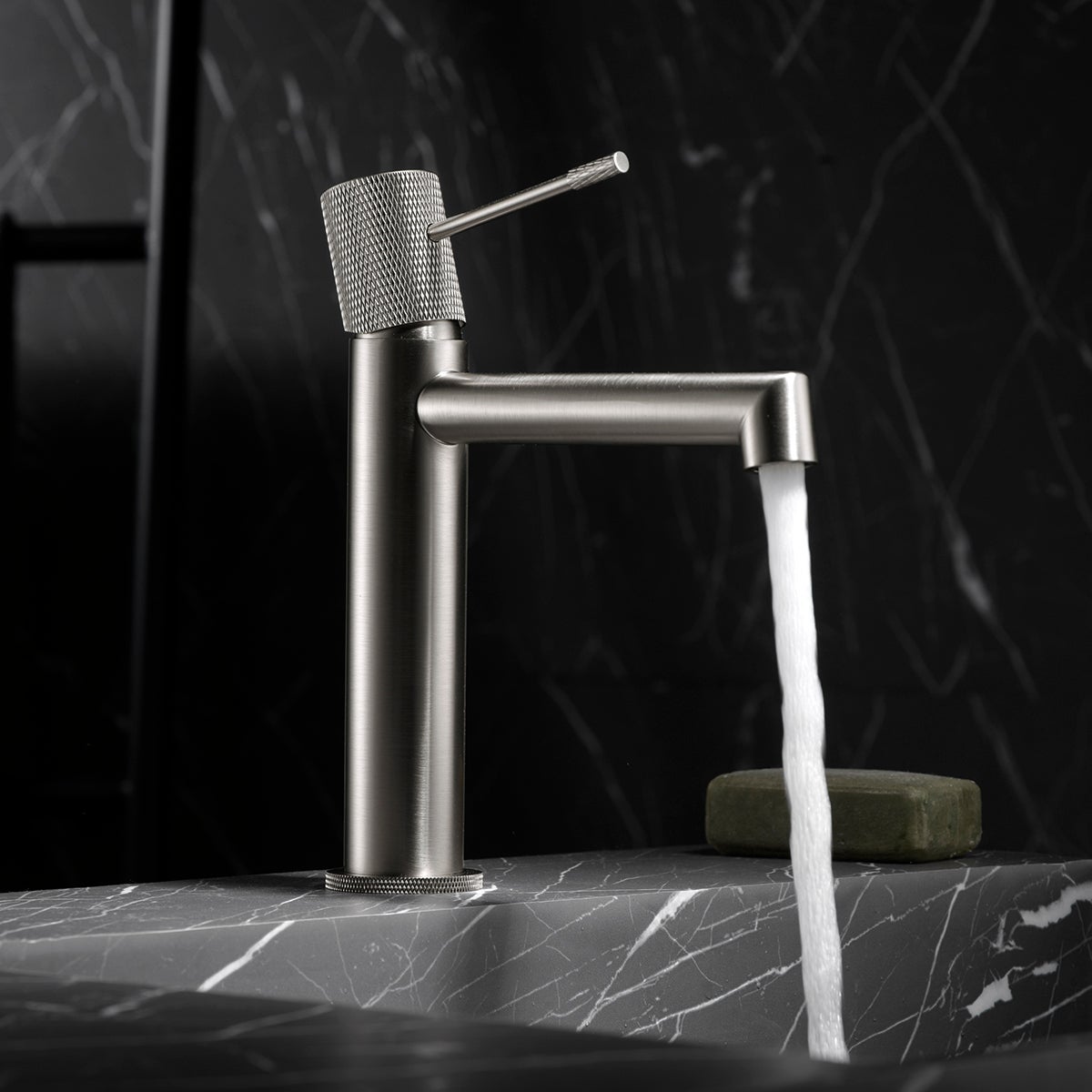 Grifo de lavabo Serie LINE - Níquel Cepillado - 2