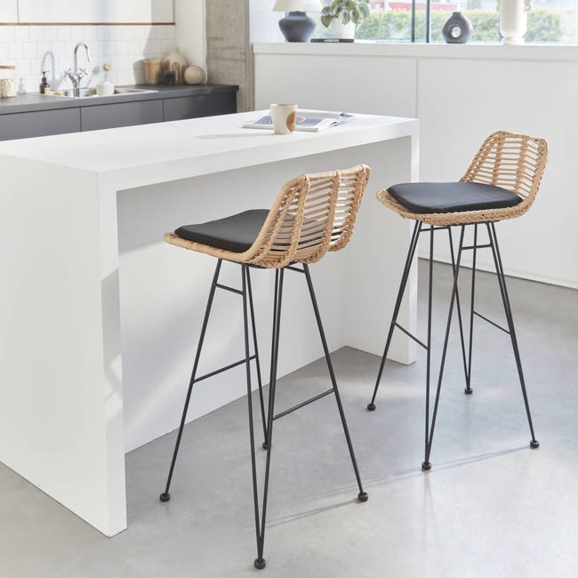 Nathan James Harvey - Sgabello da bar in rattan, stile bohémien, con seduta in alghe intrecciate, gambe in legno massello e poggiapiedi in metallo, grigio spazzolato Nathan James Harvey - Sgabello da bar in rattan, stile bohémien, con seduta in alghe intrecciate, gambe in legno massello e poggiapiedi in metallo, grigio spazzolato